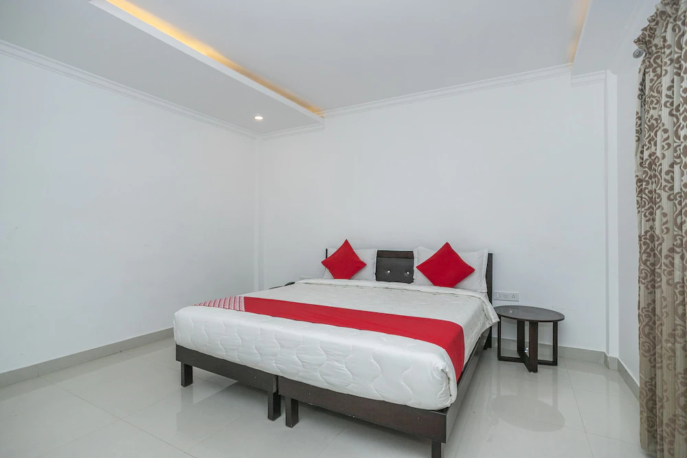 Hotel Cosmopolitan By OYO Rooms