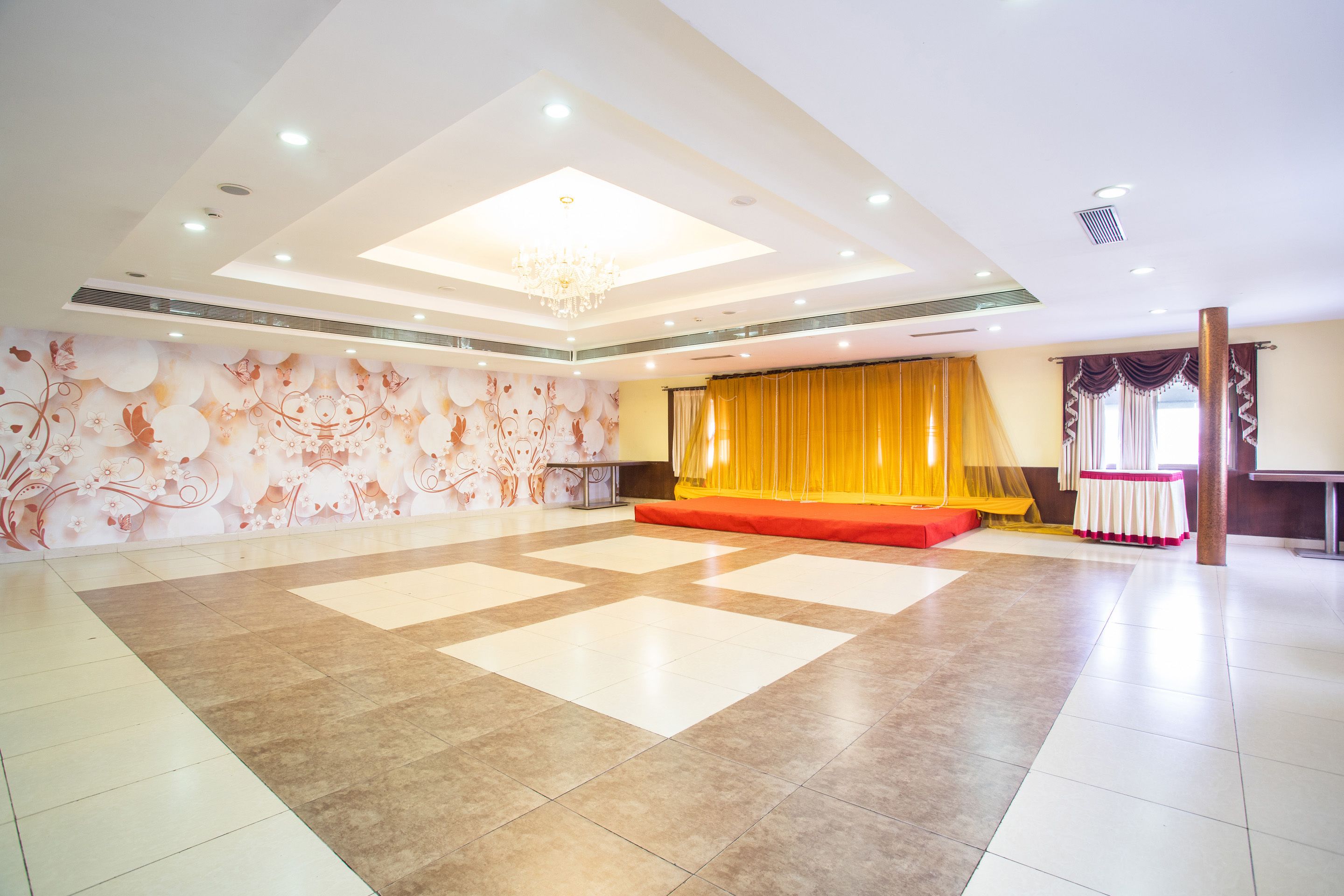 Hotel Crystal Castle by OYO Rooms
