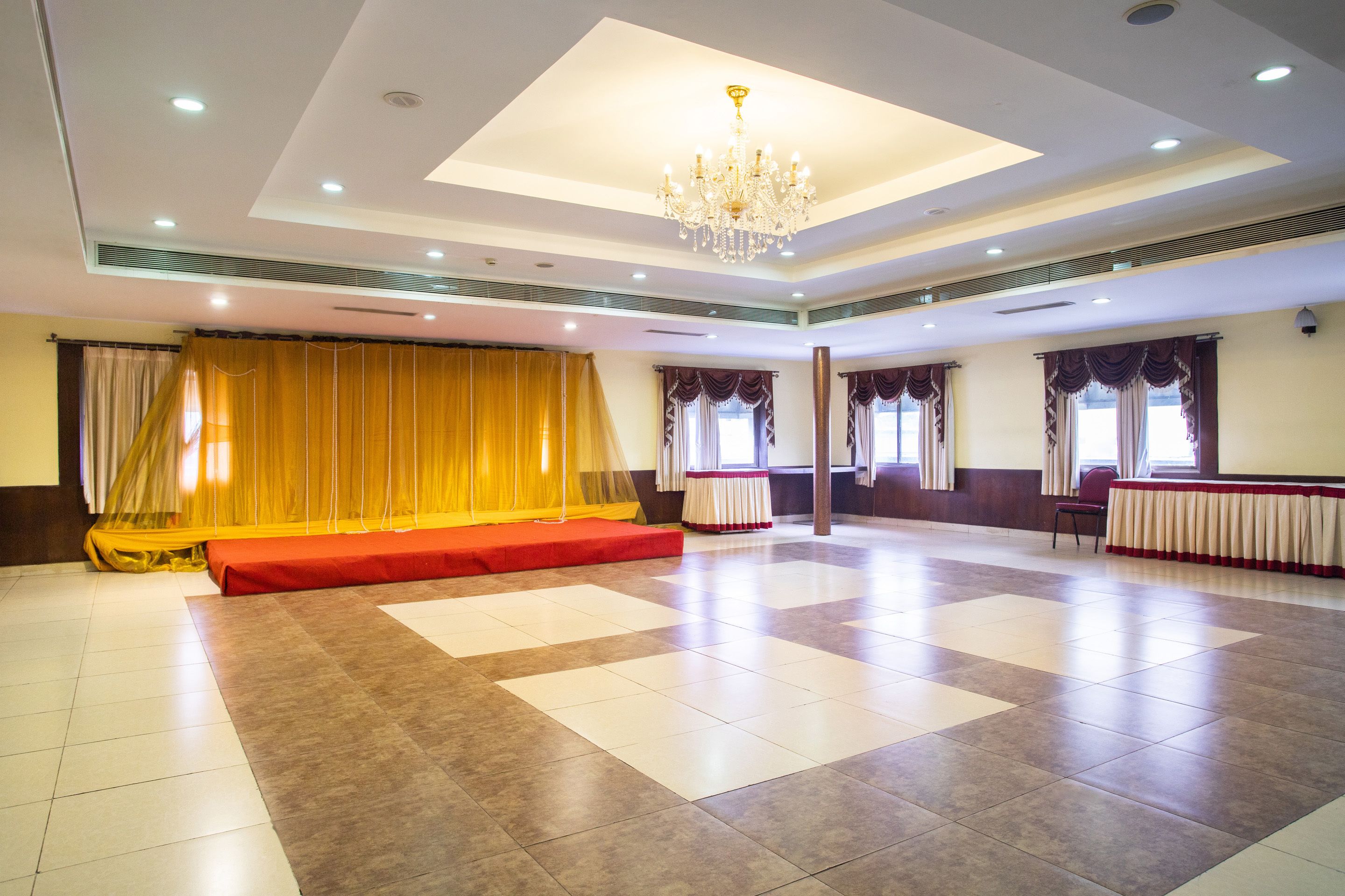 Hotel Crystal Castle by OYO Rooms