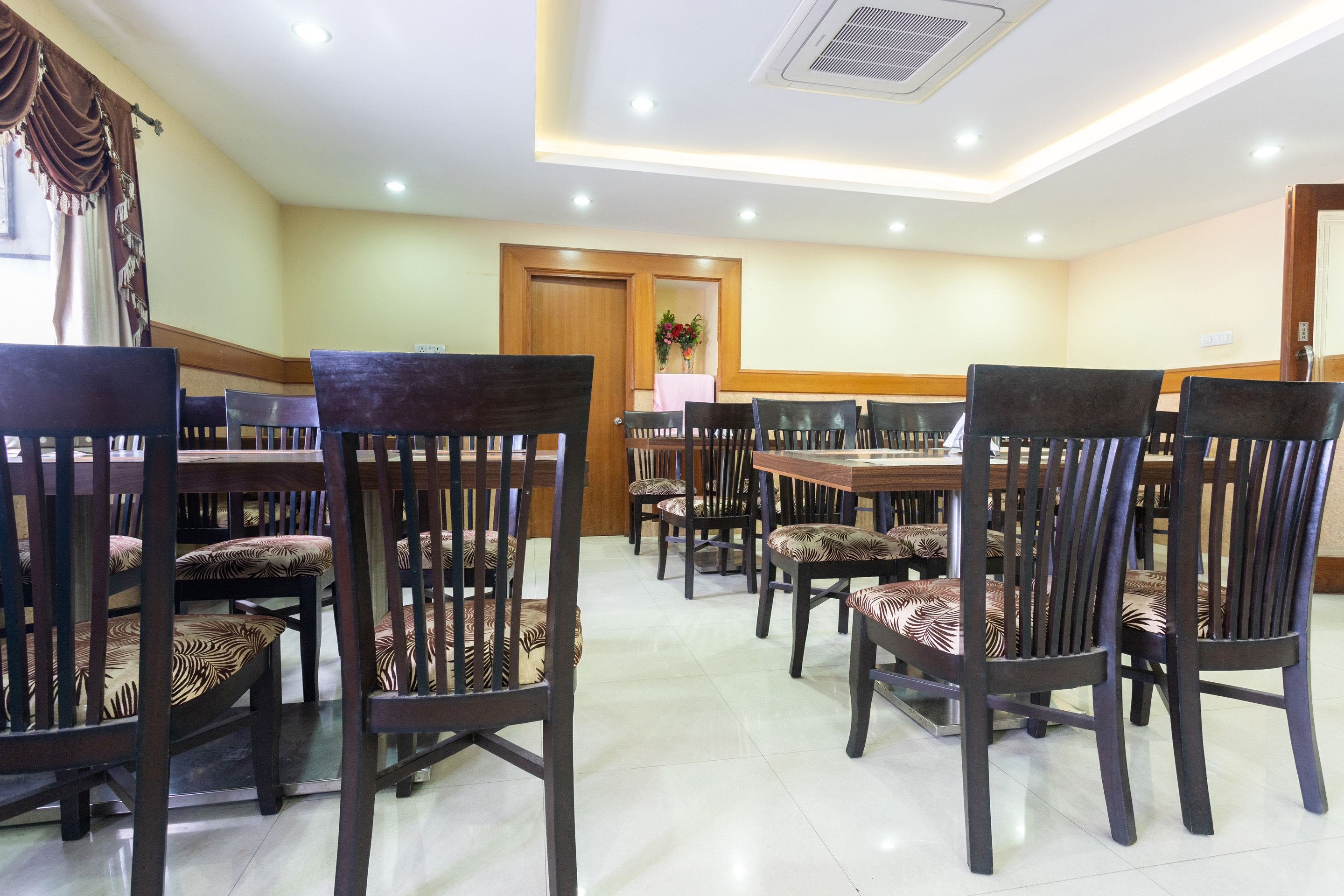 Hotel Crystal Castle by OYO Rooms