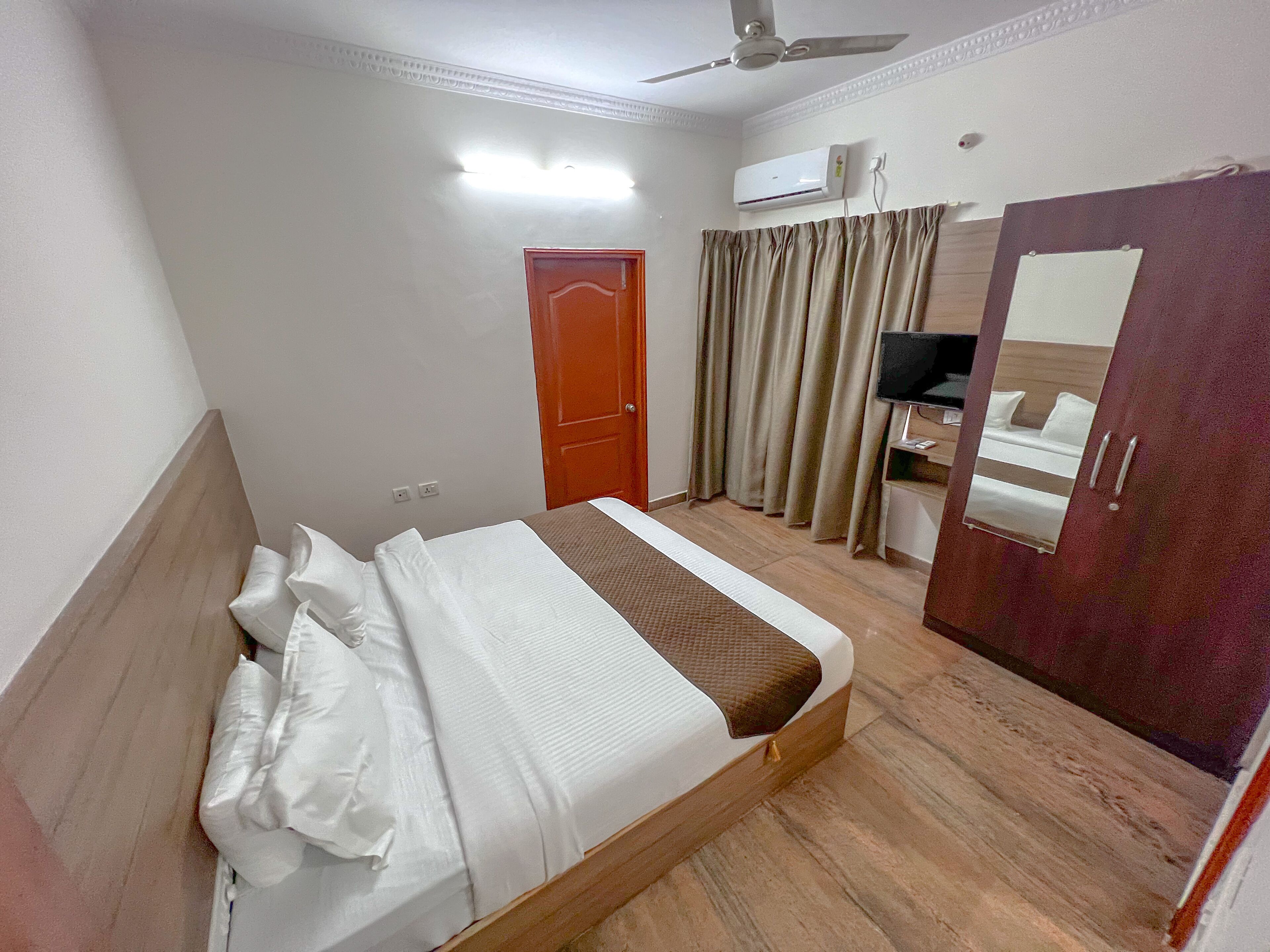 Hotel Elite by Agira