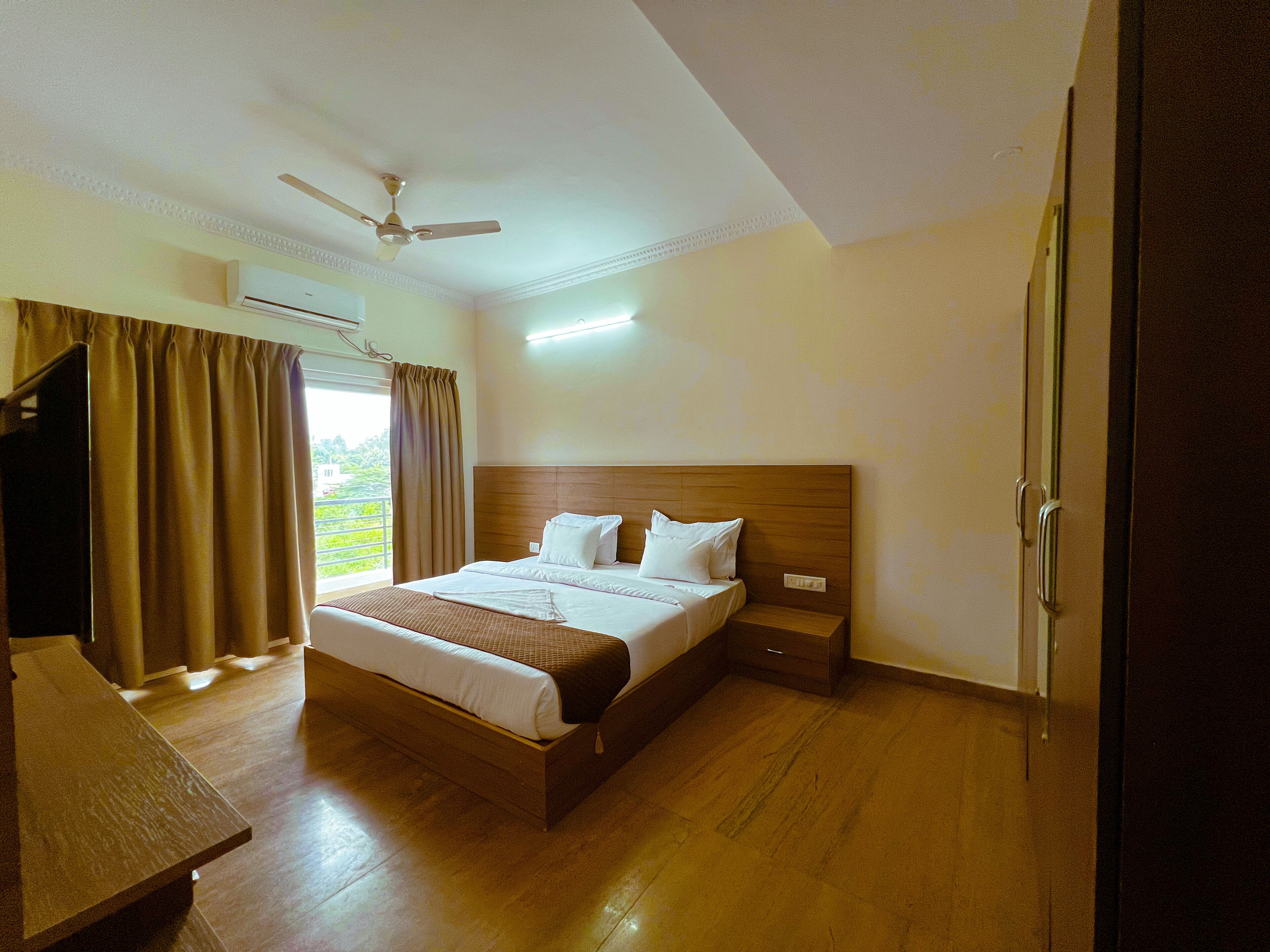 Hotel Elite by Agira