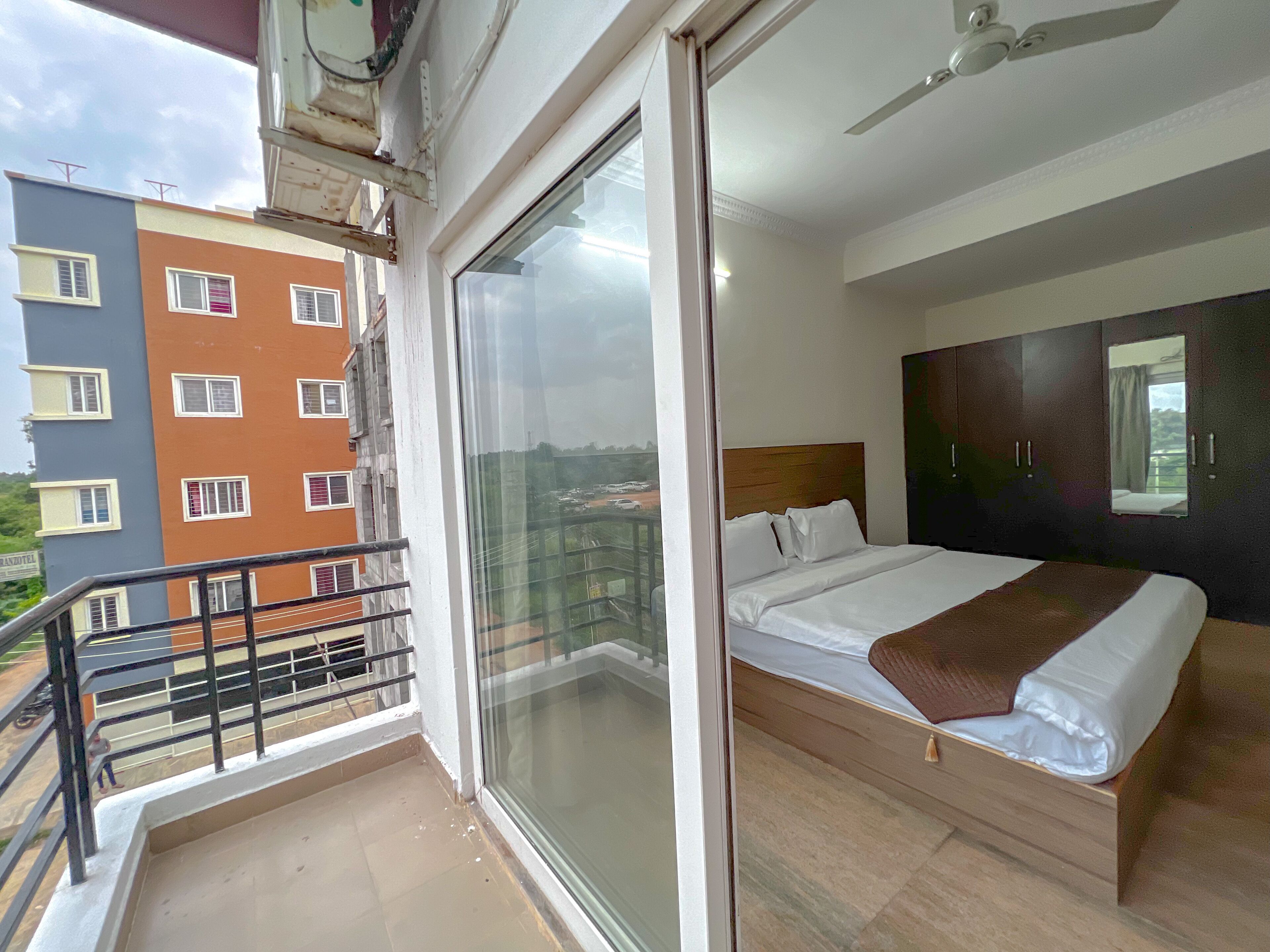 Hotel Elite by Agira