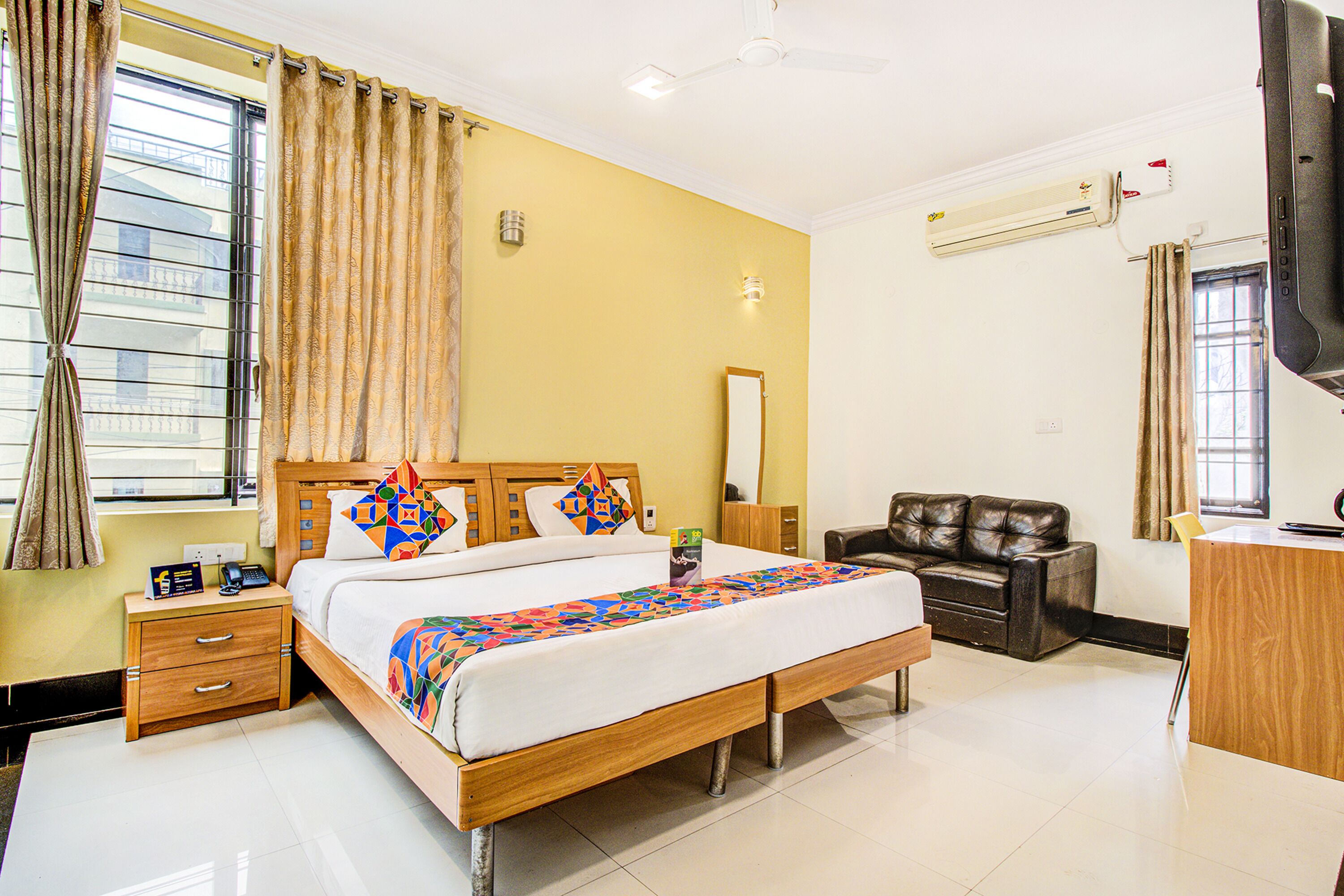 Hotel Emara Grand By FabHotel