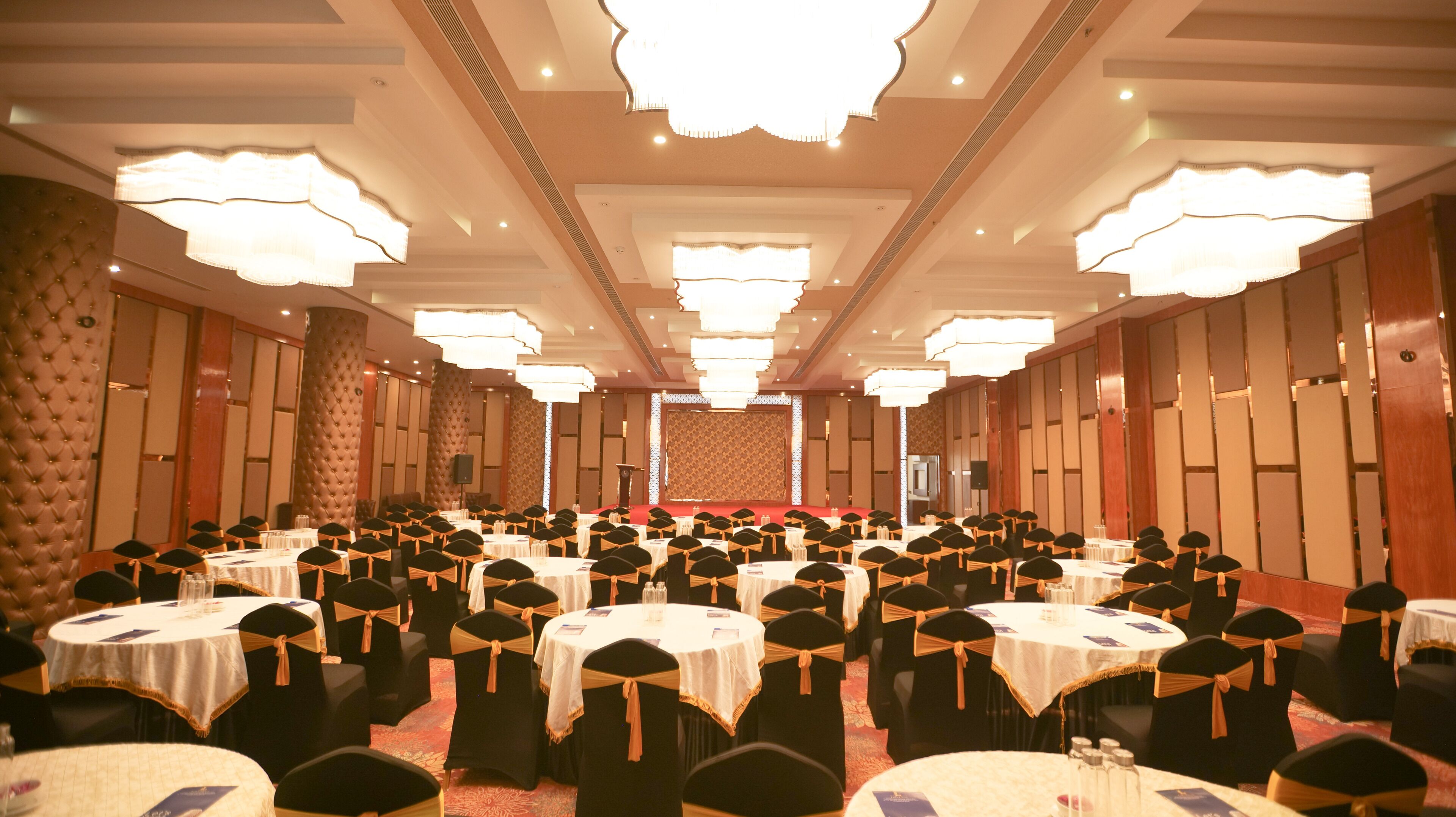 Hotel Leroy Grand - Yeshwanthpur