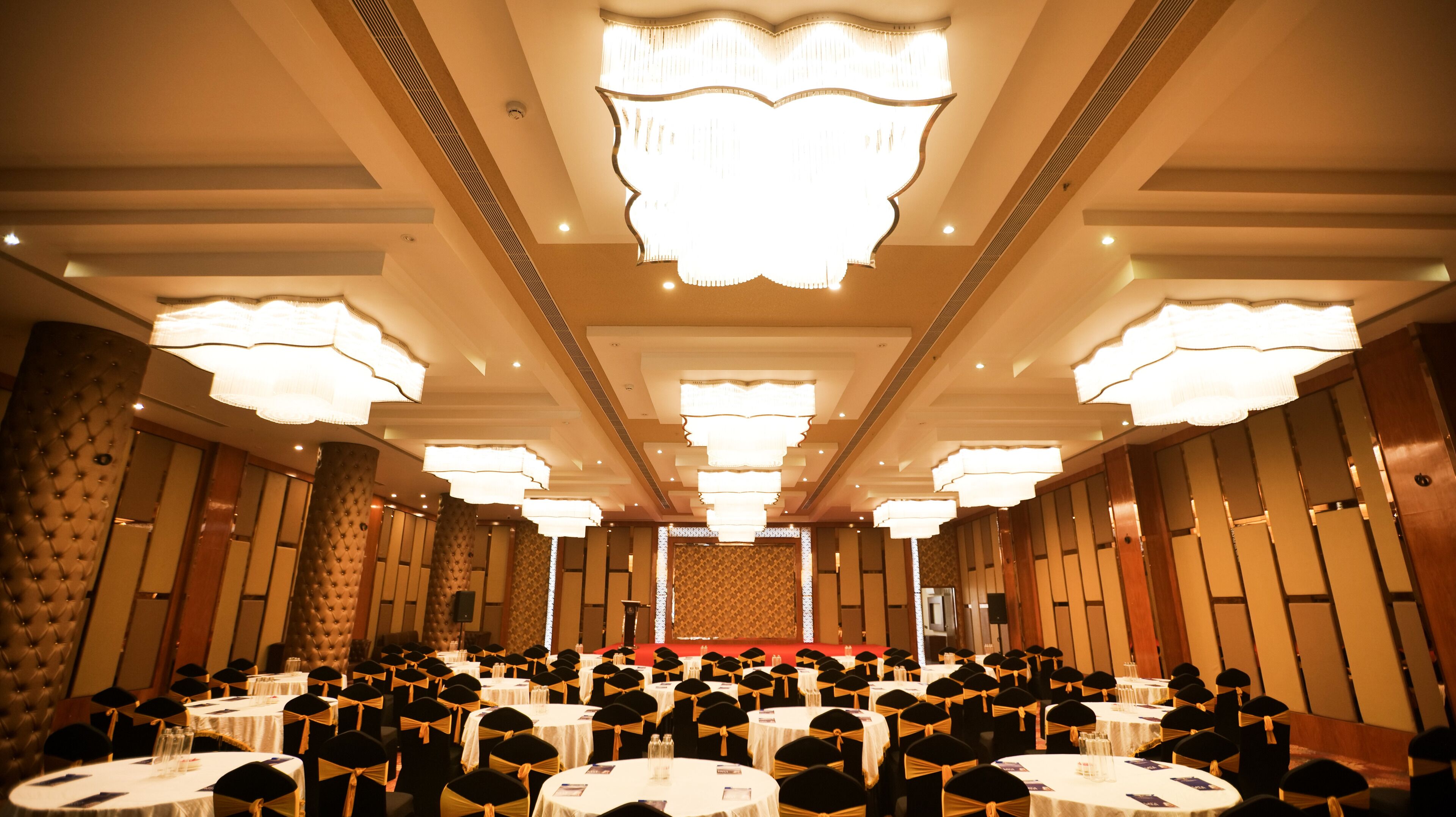 Hotel Leroy Grand - Yeshwanthpur