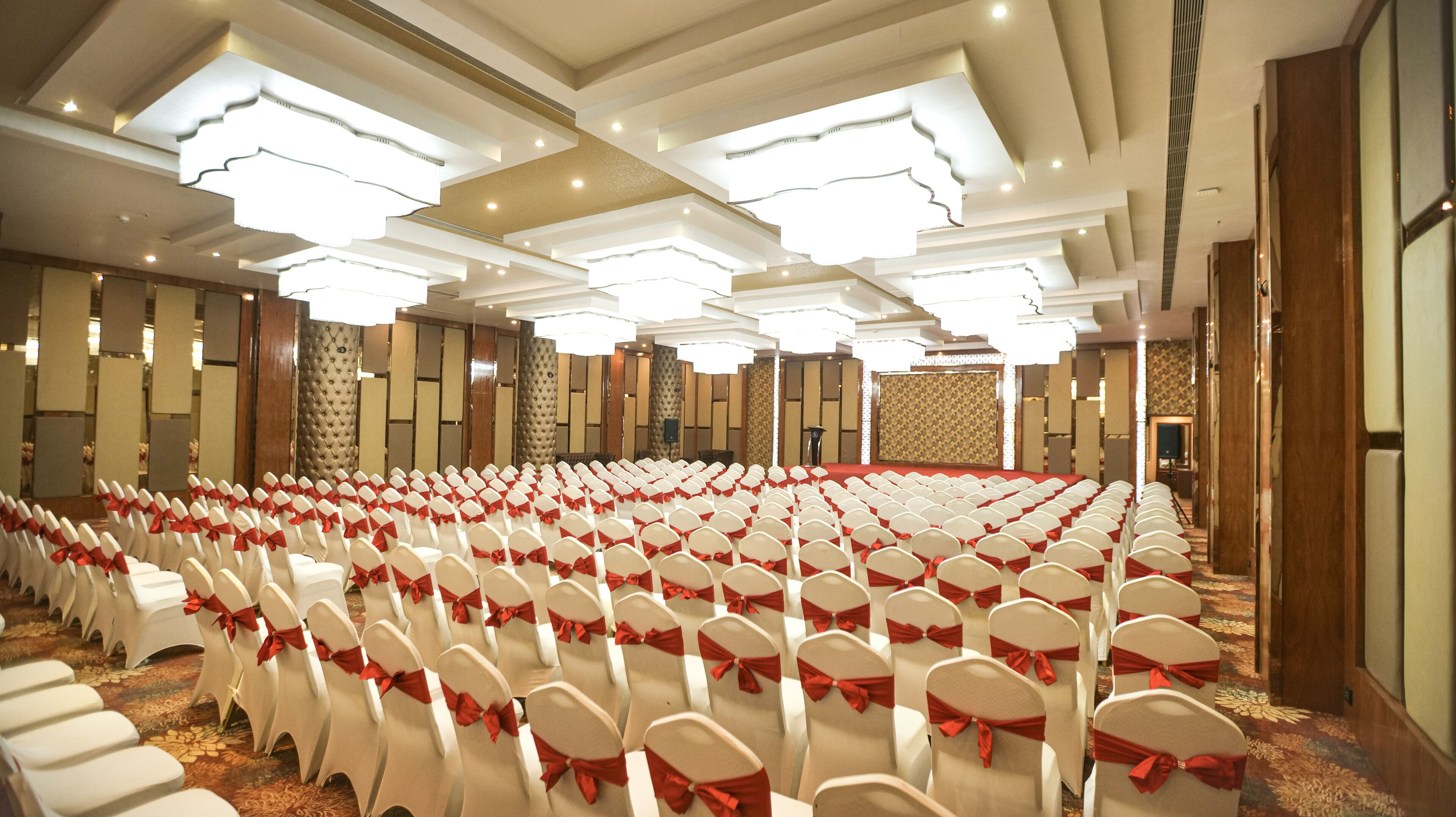 Hotel Leroy Grand - Yeshwanthpur