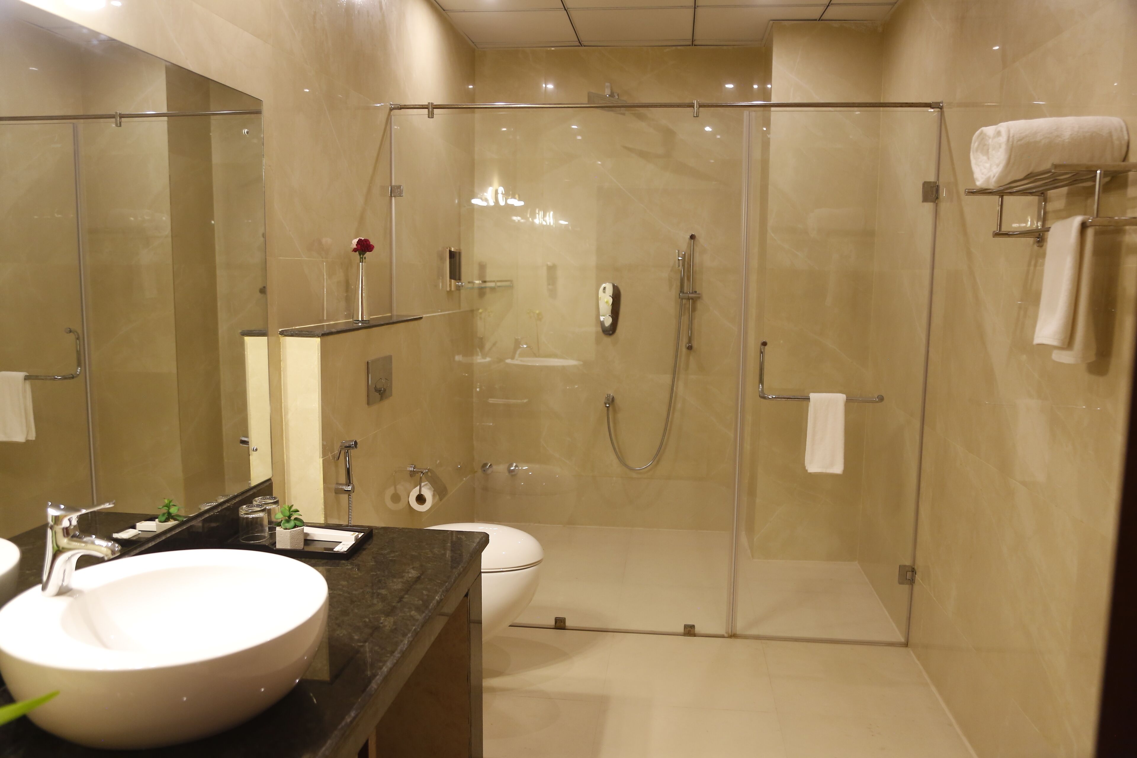 Hotel Leroy Grand - Yeshwanthpur
