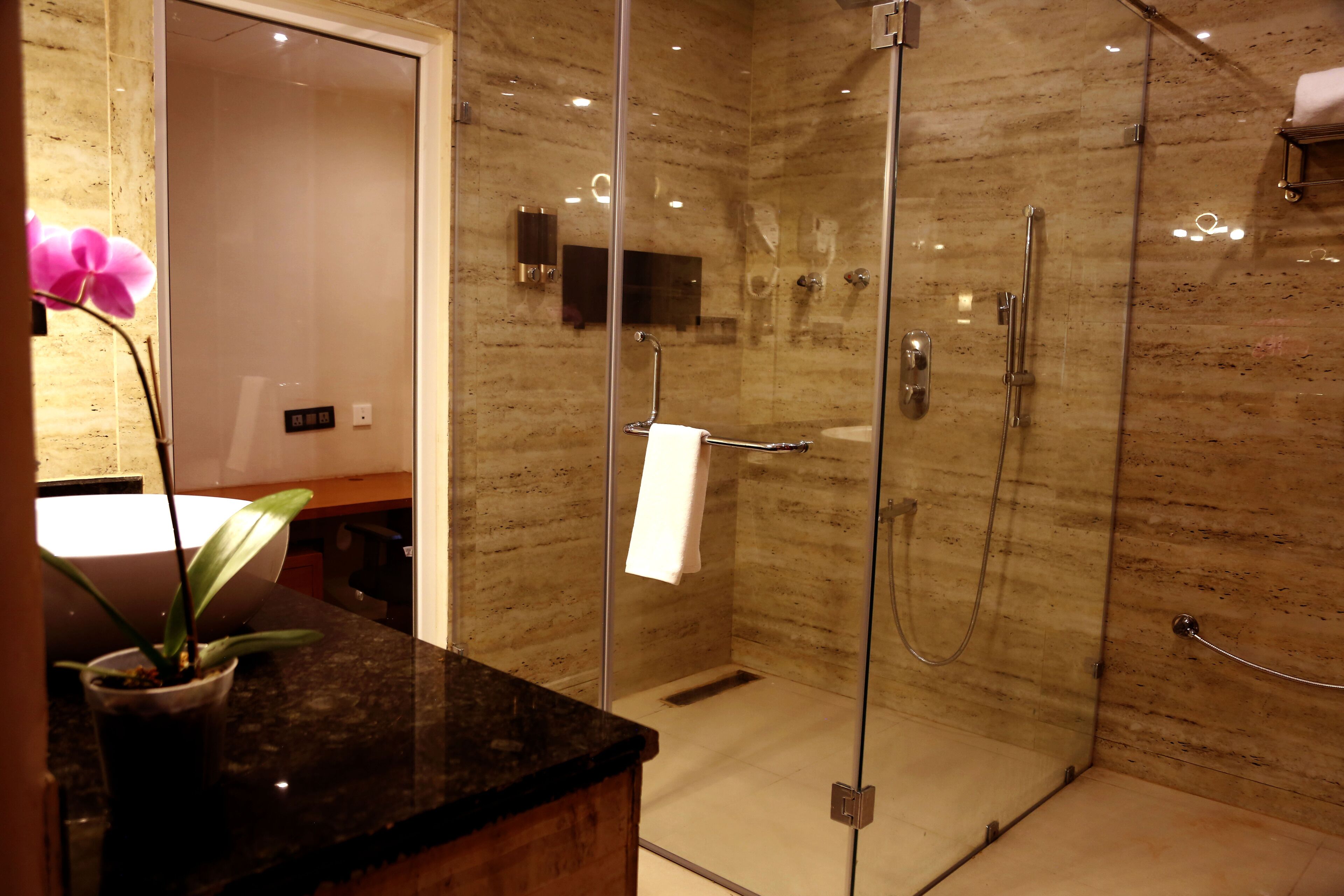 Hotel Leroy Grand - Yeshwanthpur