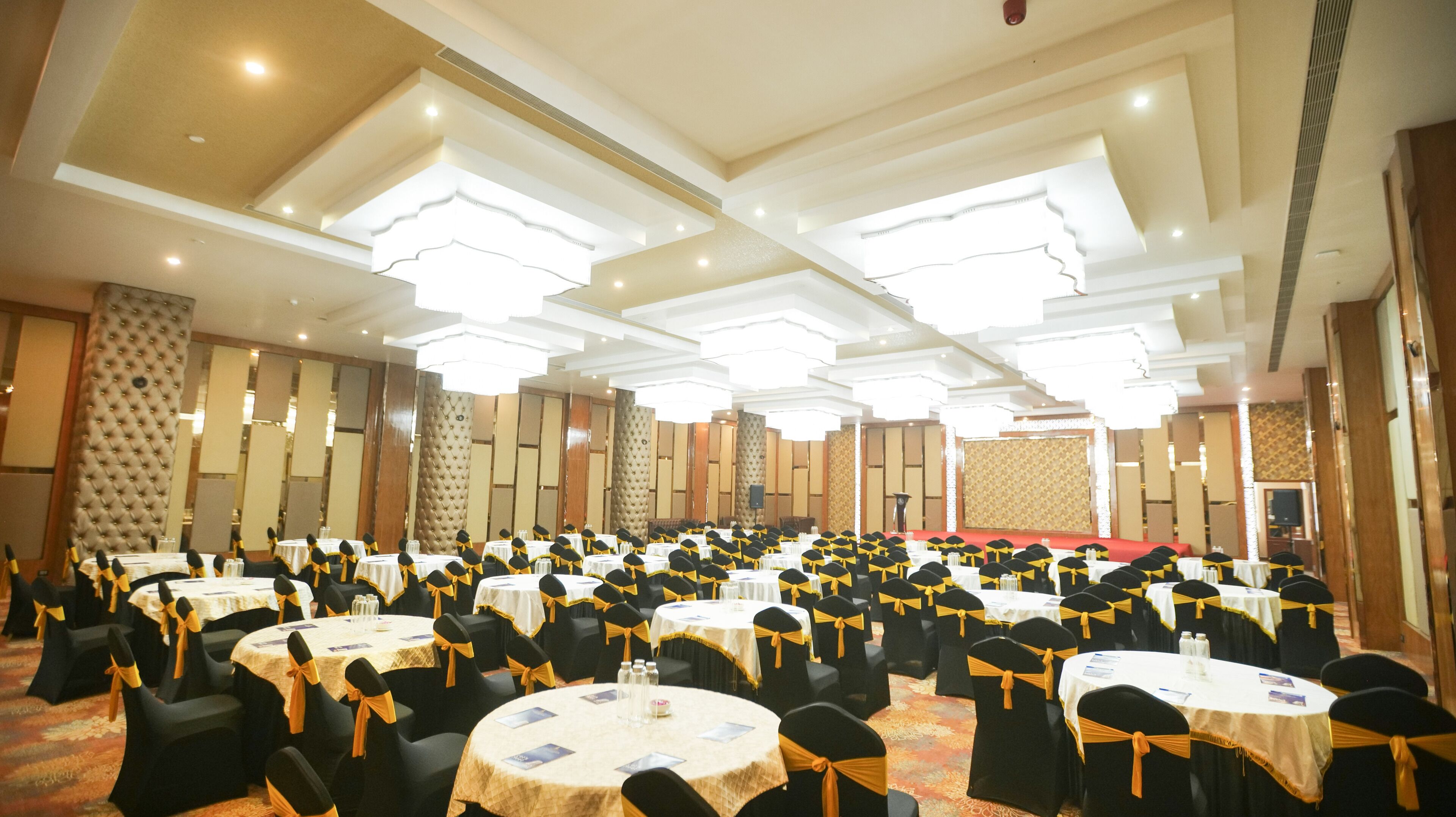 Hotel Leroy Grand - Yeshwanthpur