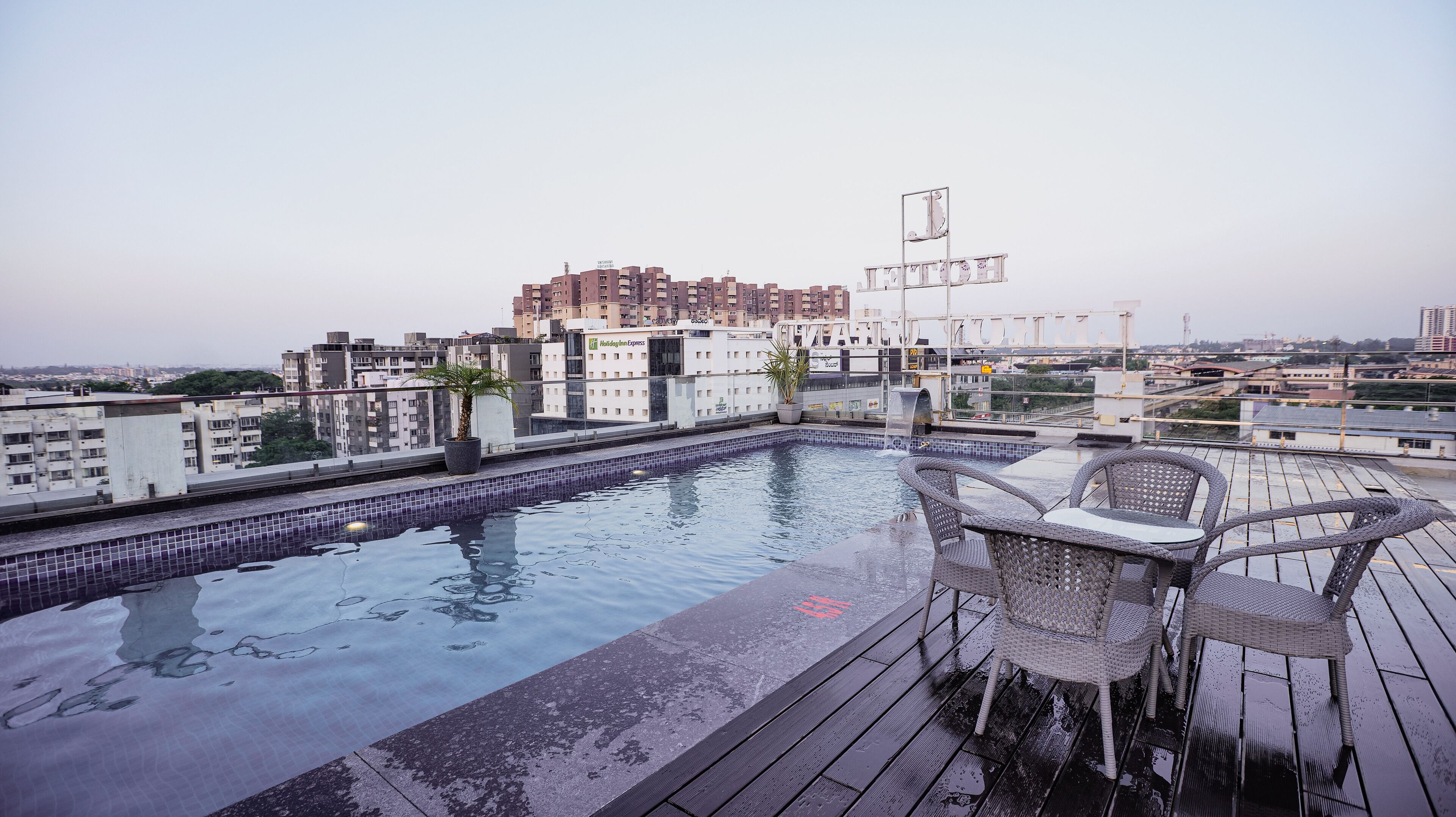 Hotel Leroy Grand - Yeshwanthpur