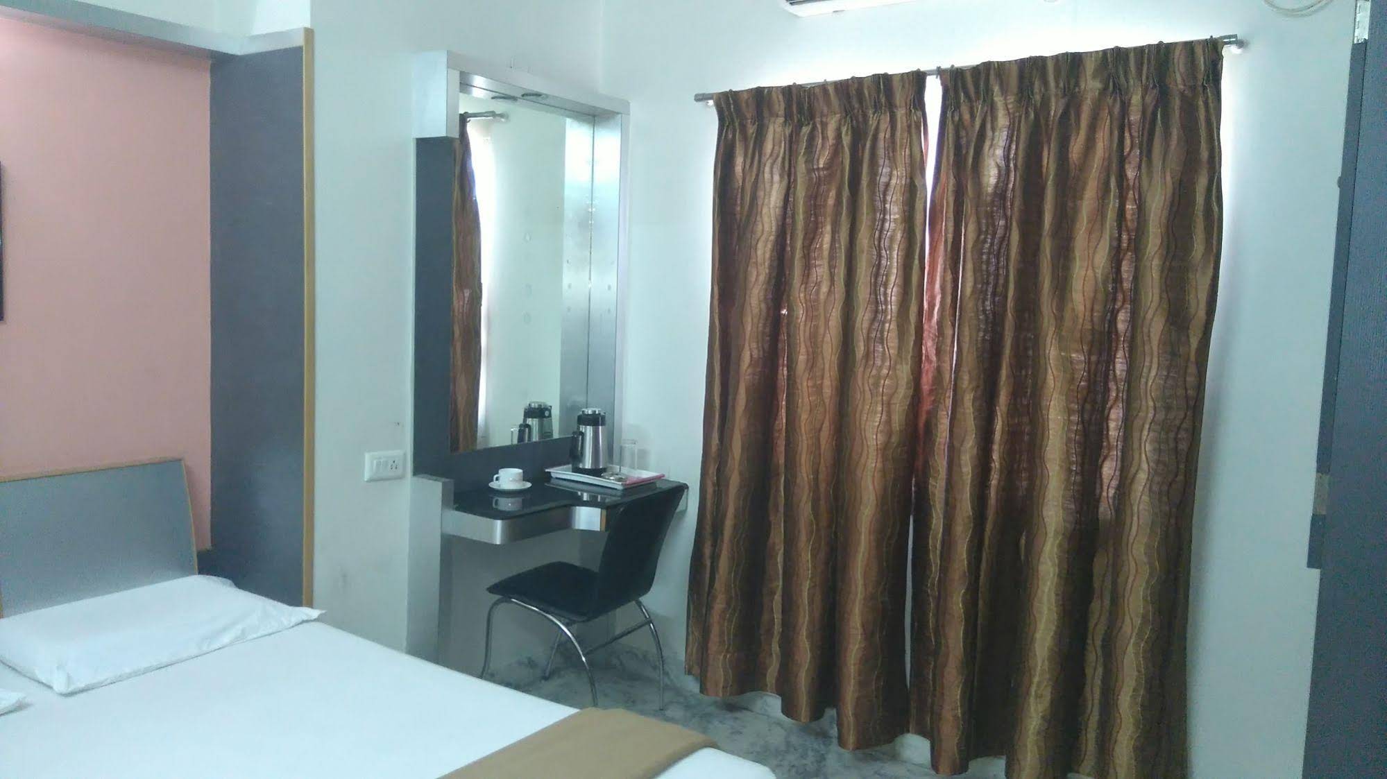 Hotel Manasa Paradise