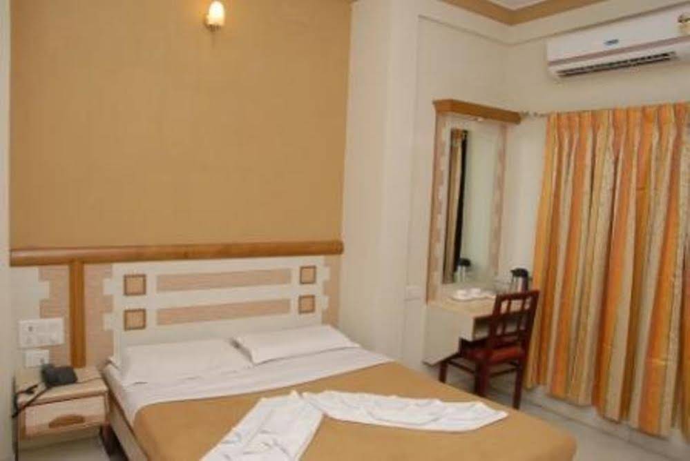Hotel Manasa Paradise