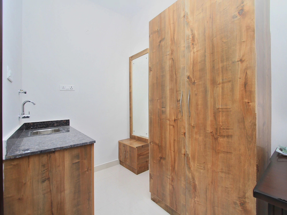 Hotel Royal Residence by OYO Rooms