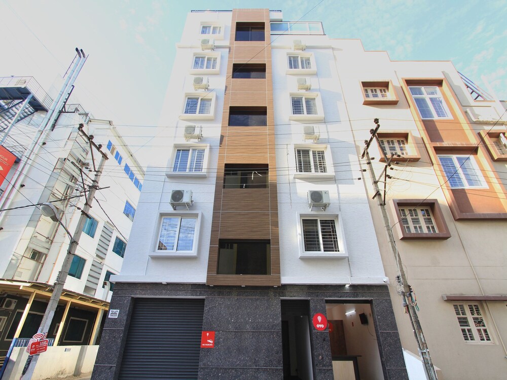 Hotel Royal Residence by OYO Rooms