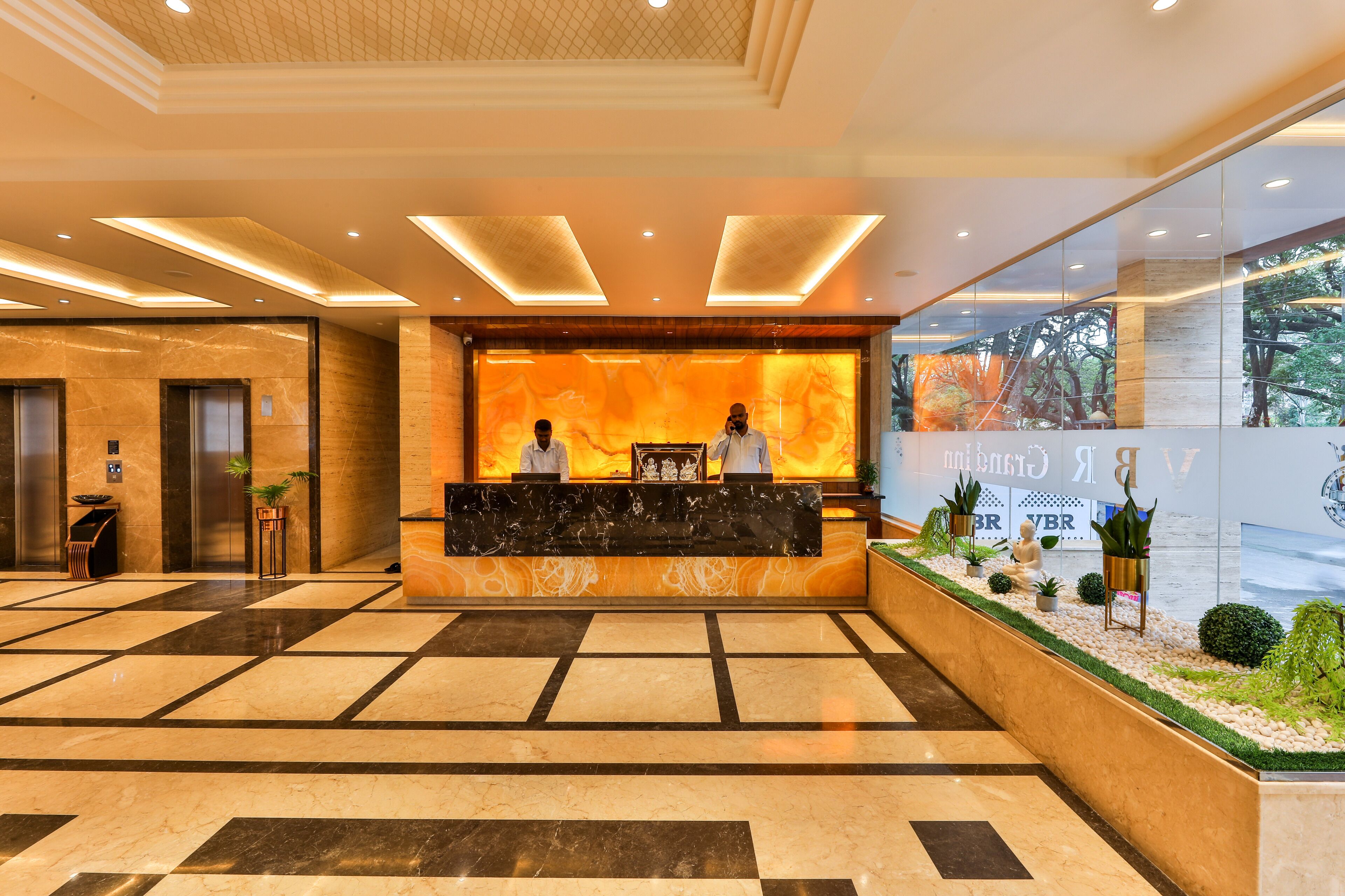 Hotel VBR Grand Inn