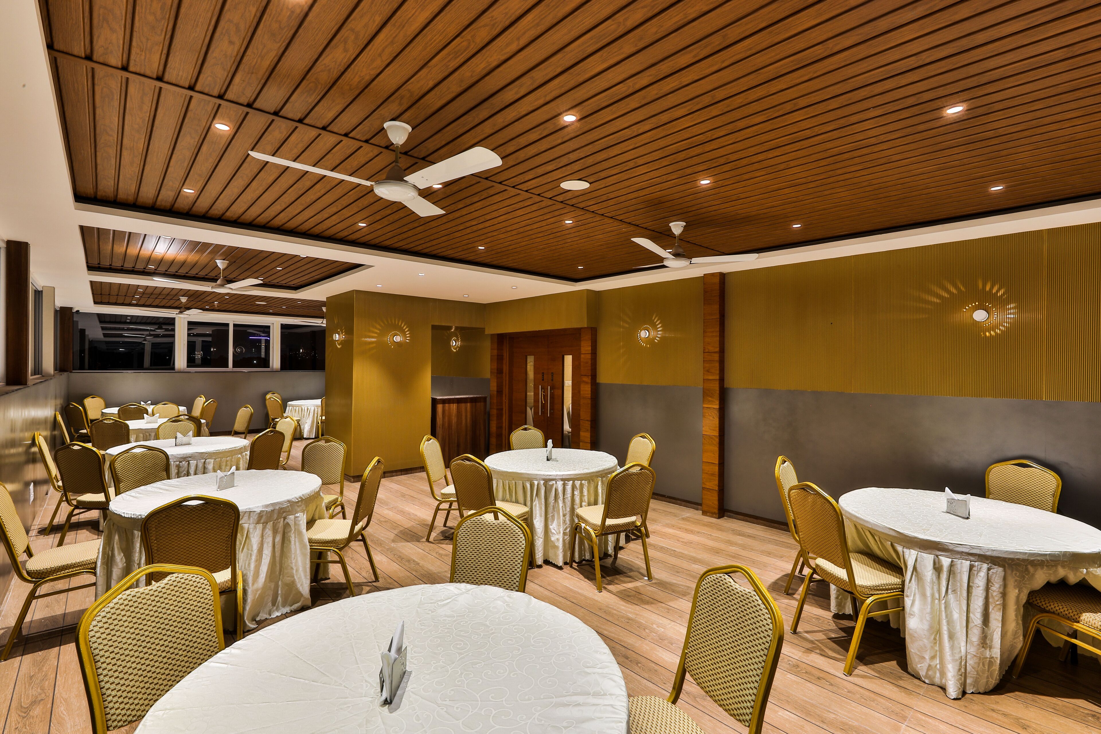 Hotel VBR Grand Inn