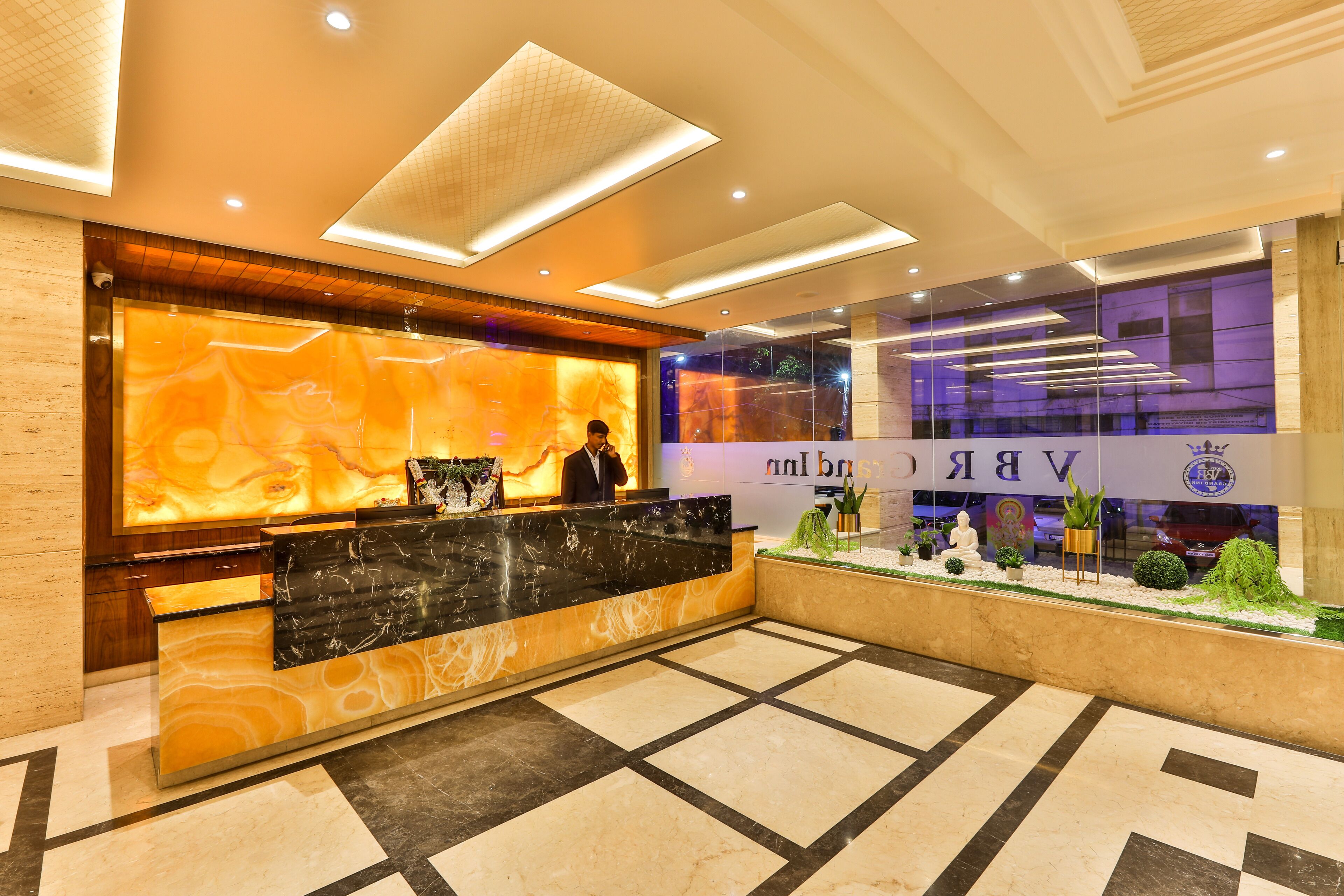 Hotel VBR Grand Inn