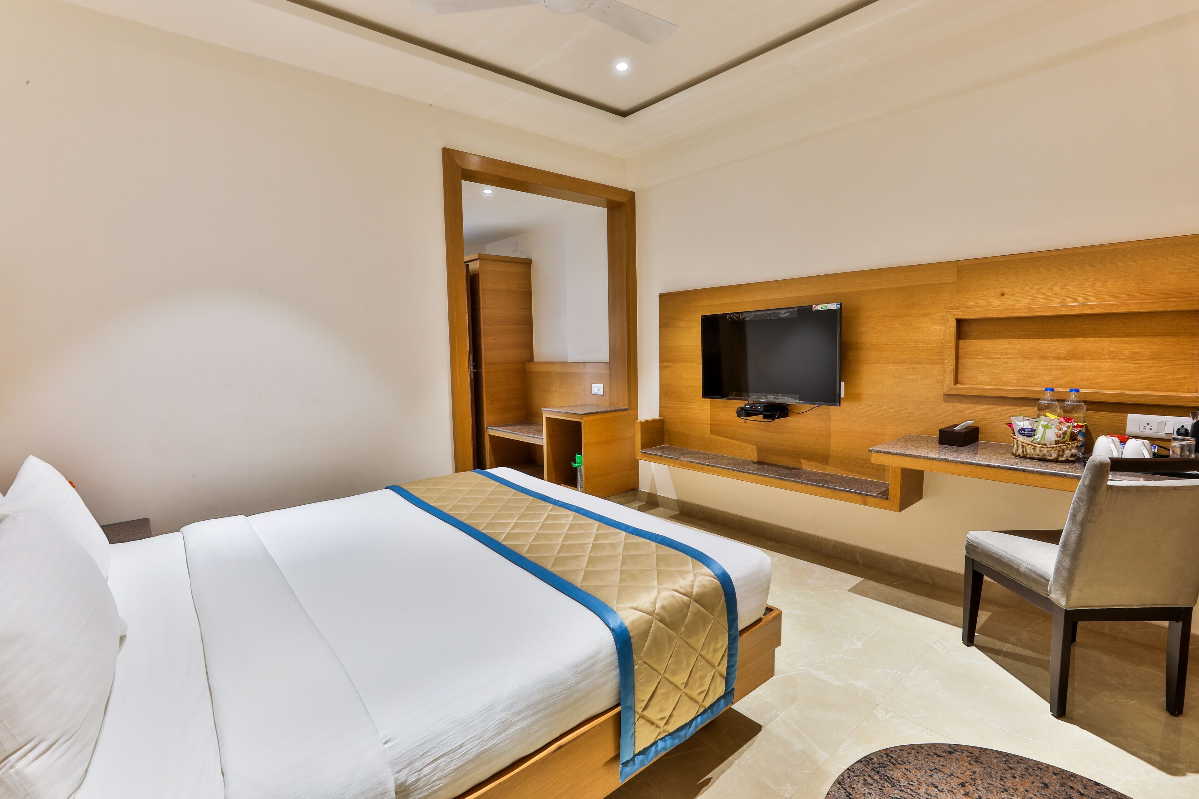 Hotel VBR Grand Inn