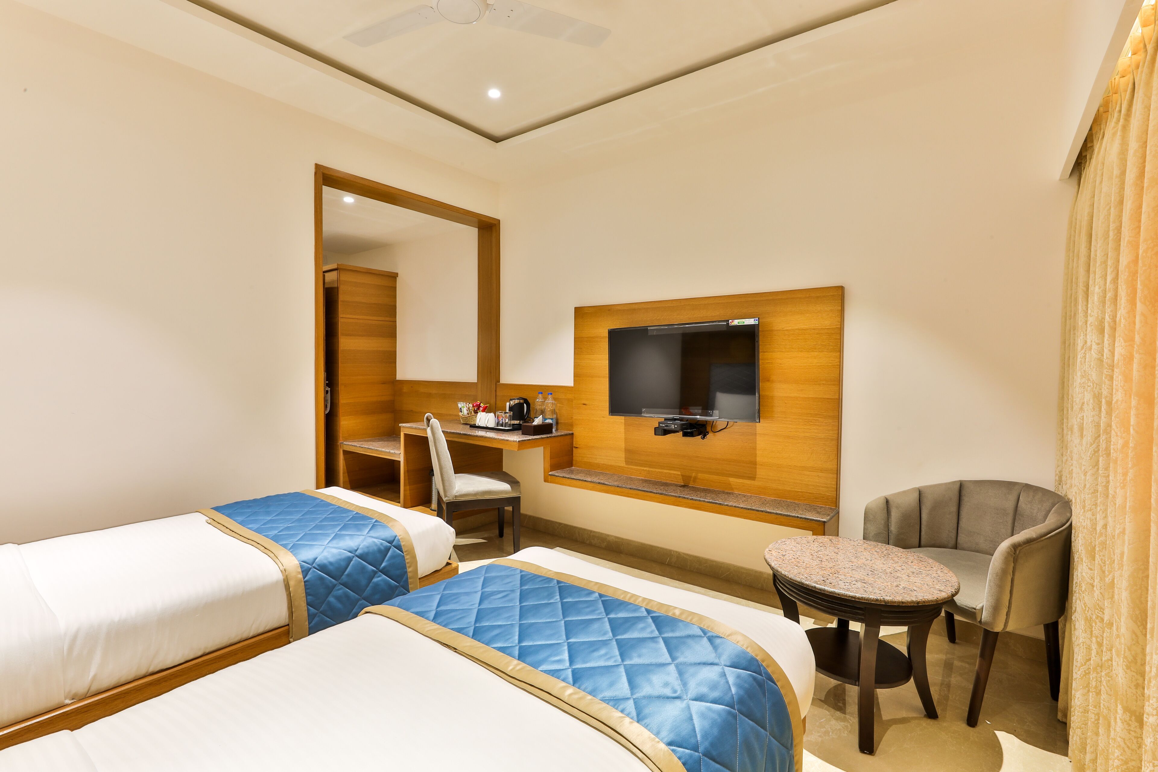 Hotel VBR Grand Inn