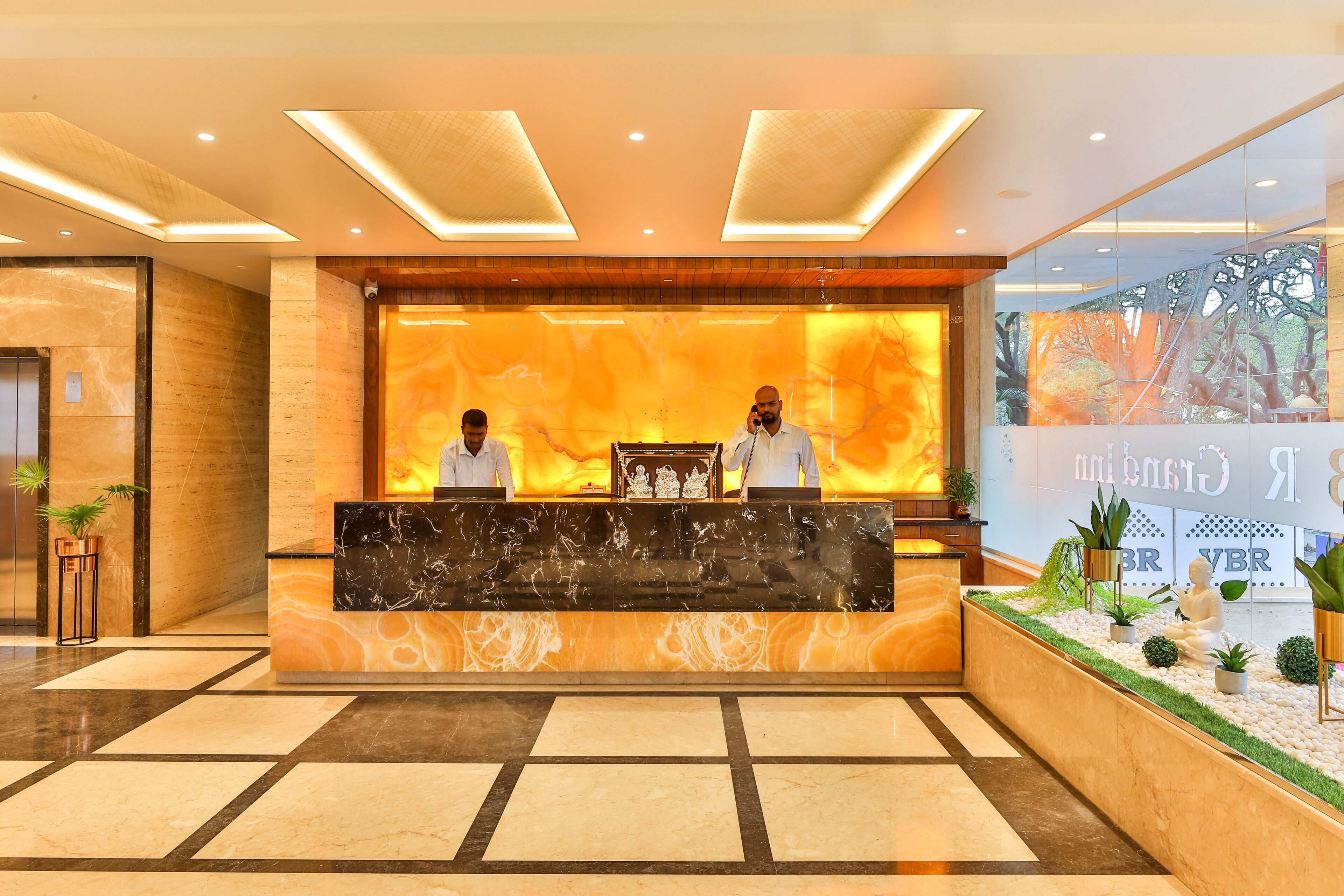 Hotel VBR Grand Inn
