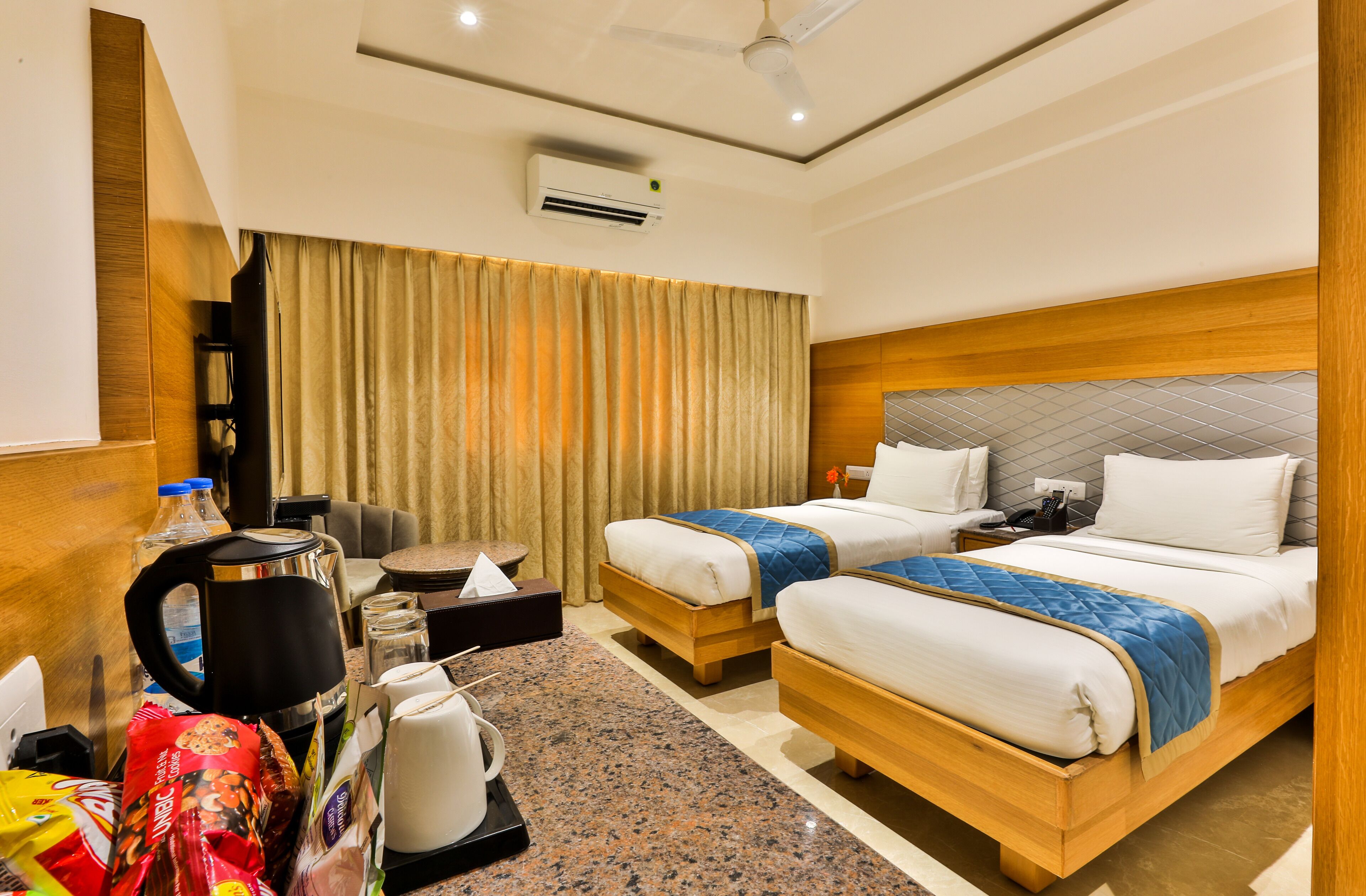 Hotel VBR Grand Inn