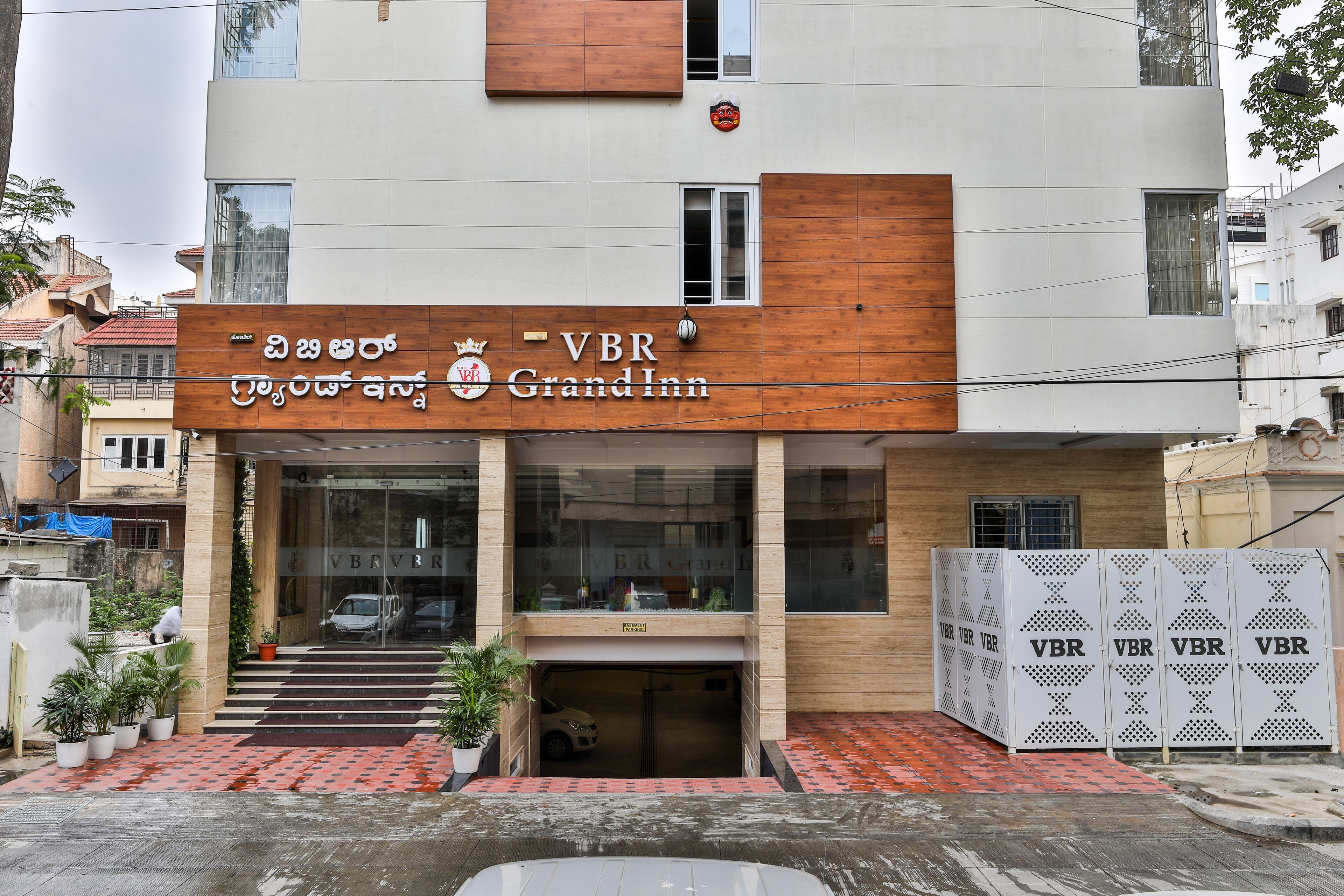 Hotel VBR Grand Inn