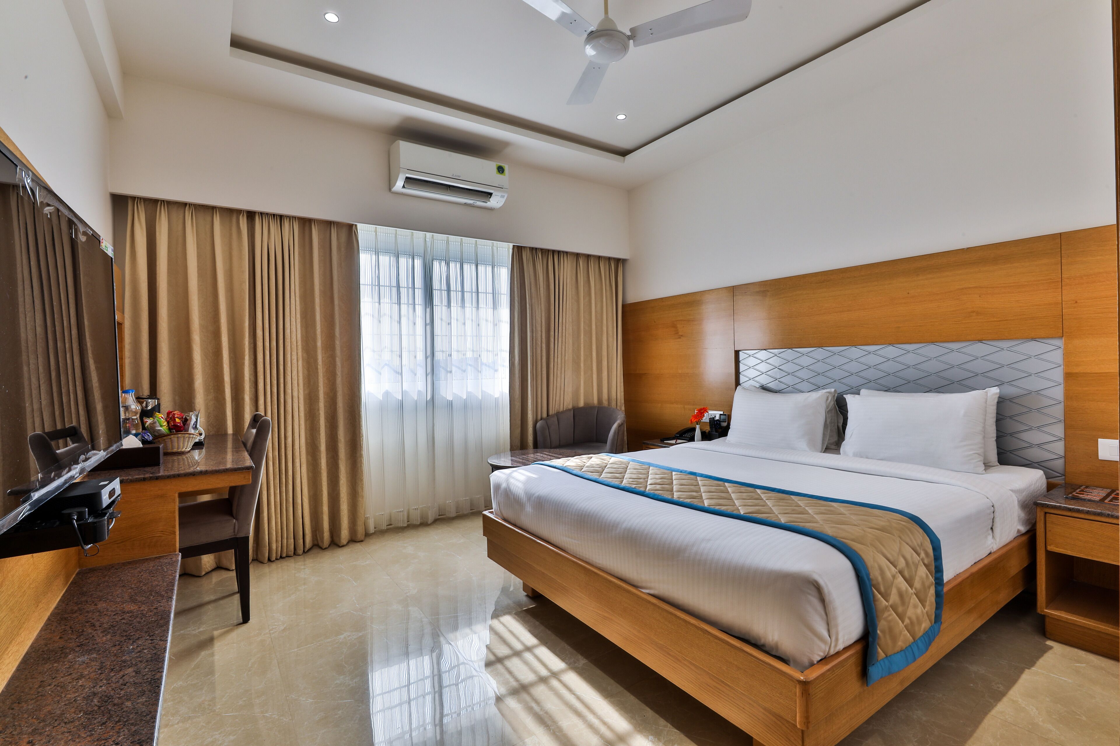 Hotel VBR Grand Inn