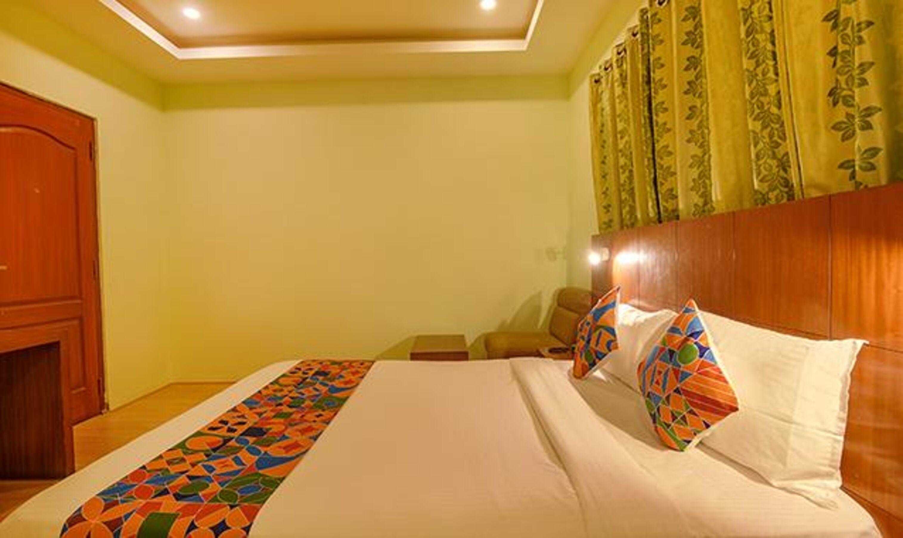 Jen & Jo Hotel By Fab