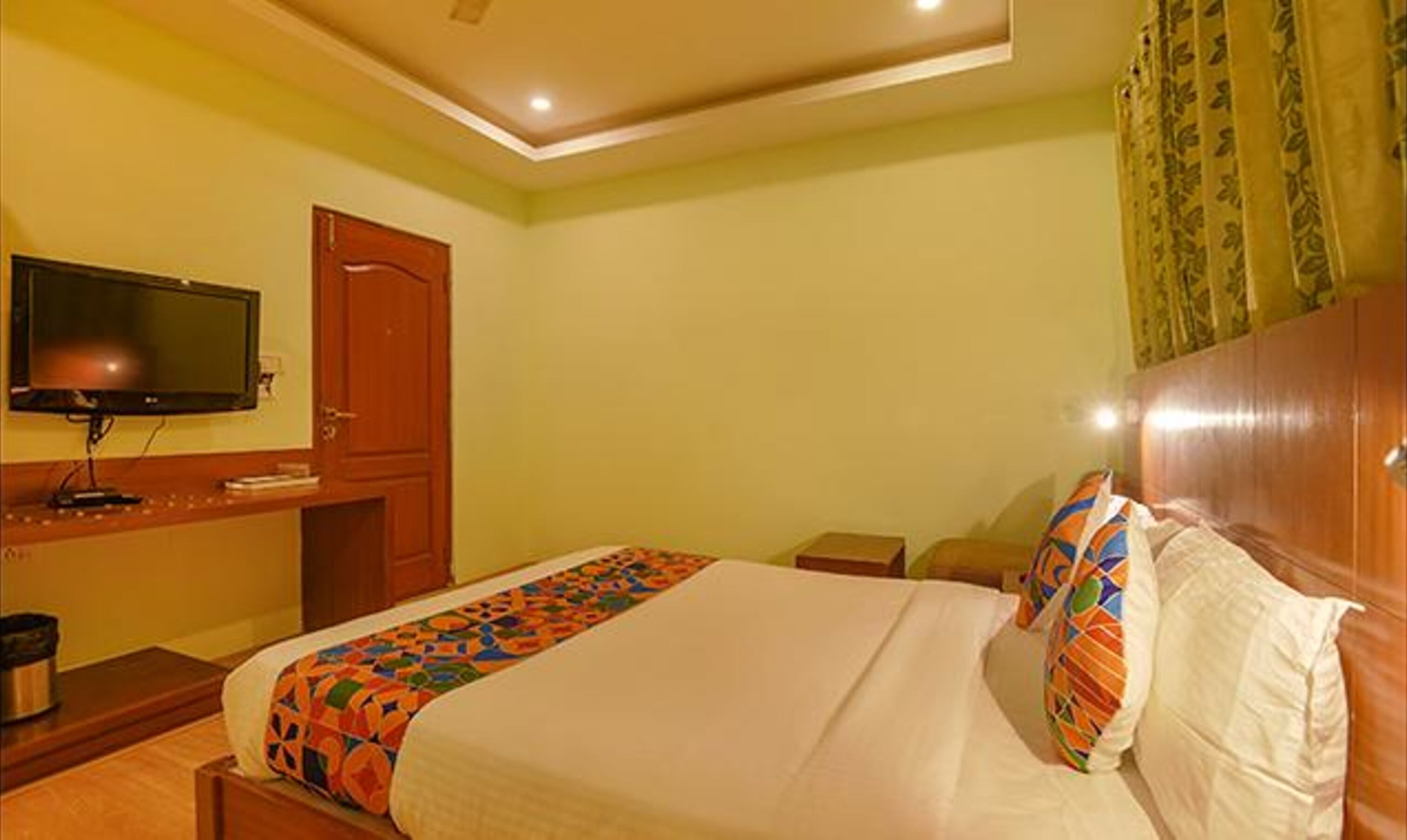 Jen & Jo Hotel By Fab