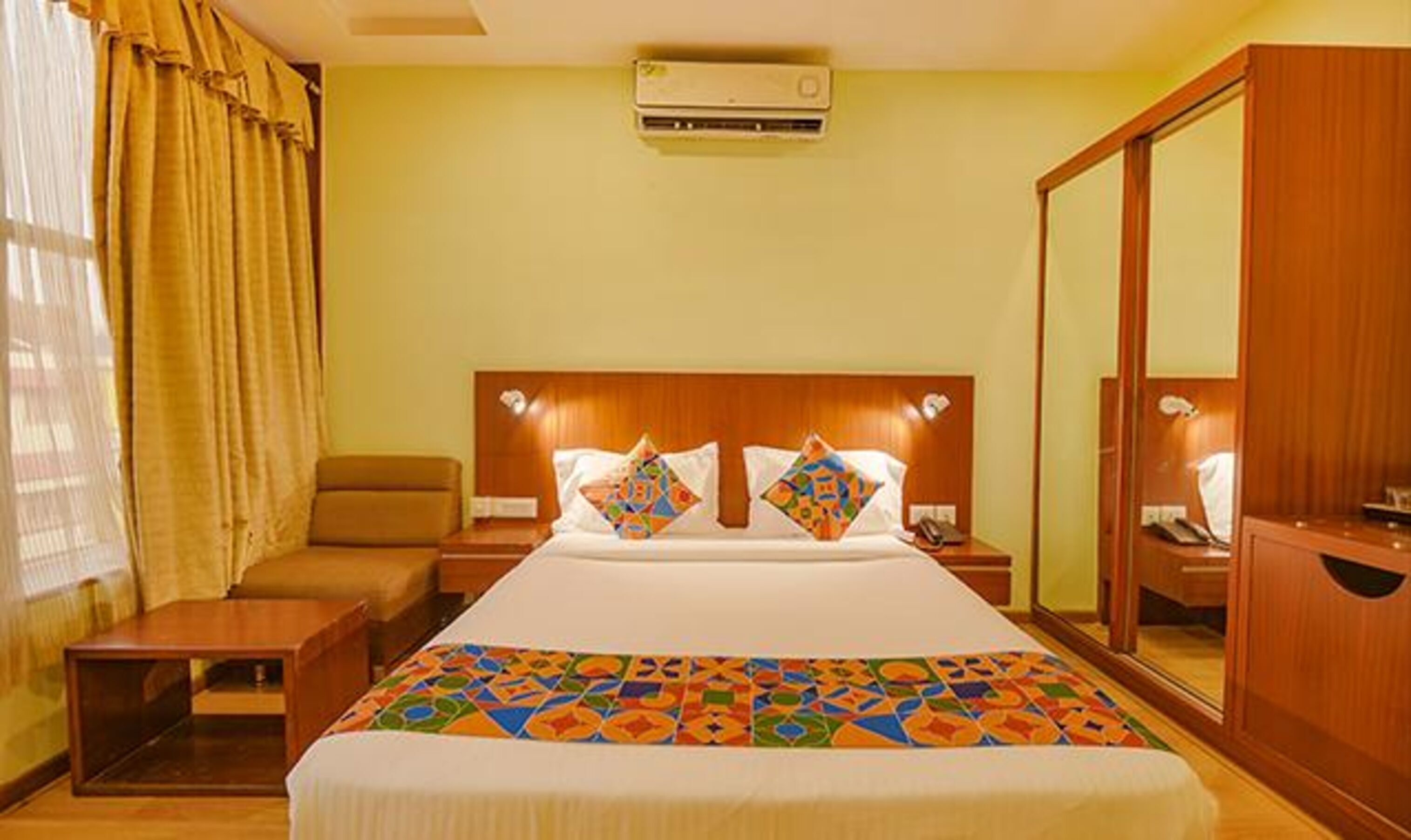 Jen & Jo Hotel By Fab