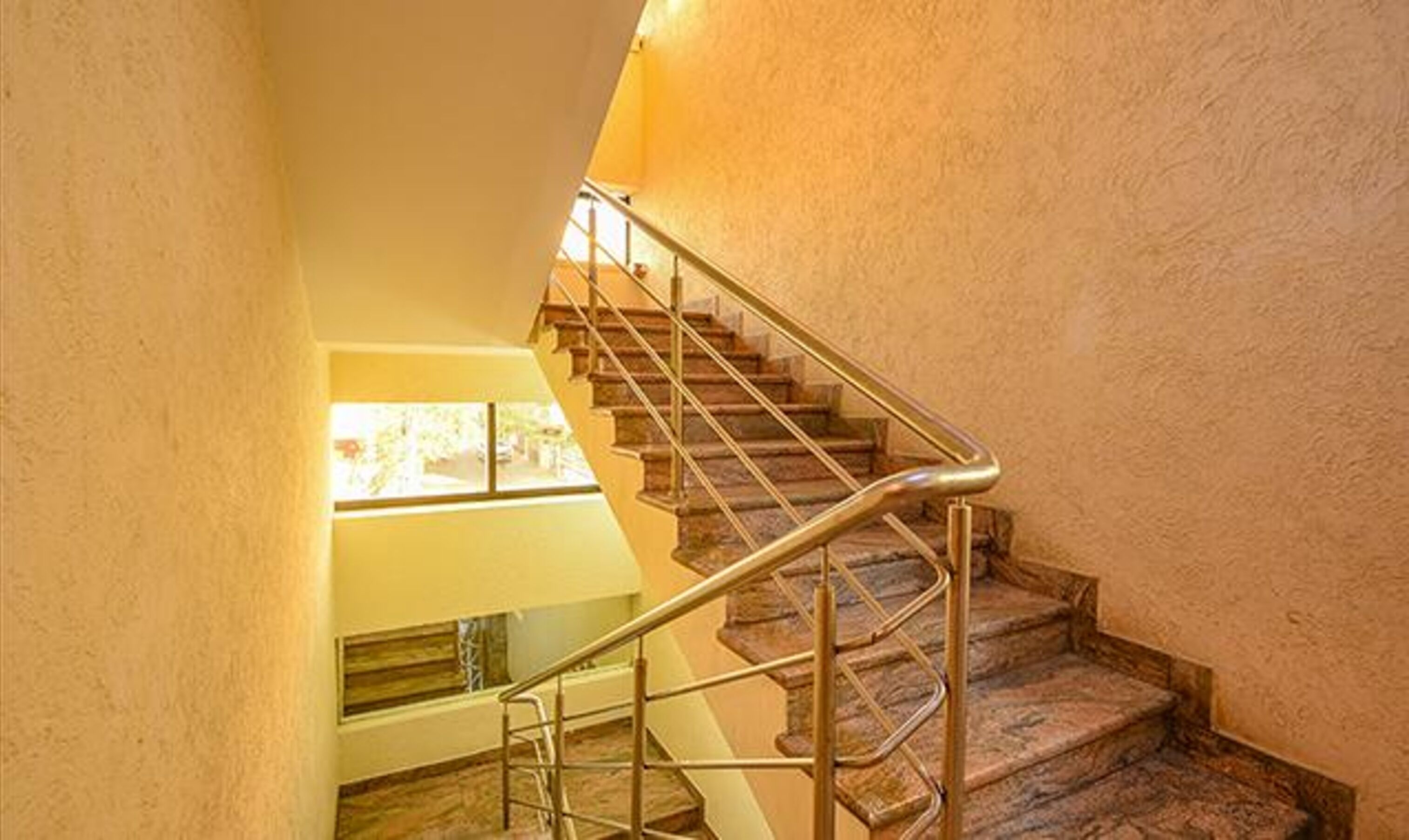 Jen & Jo Hotel By Fab