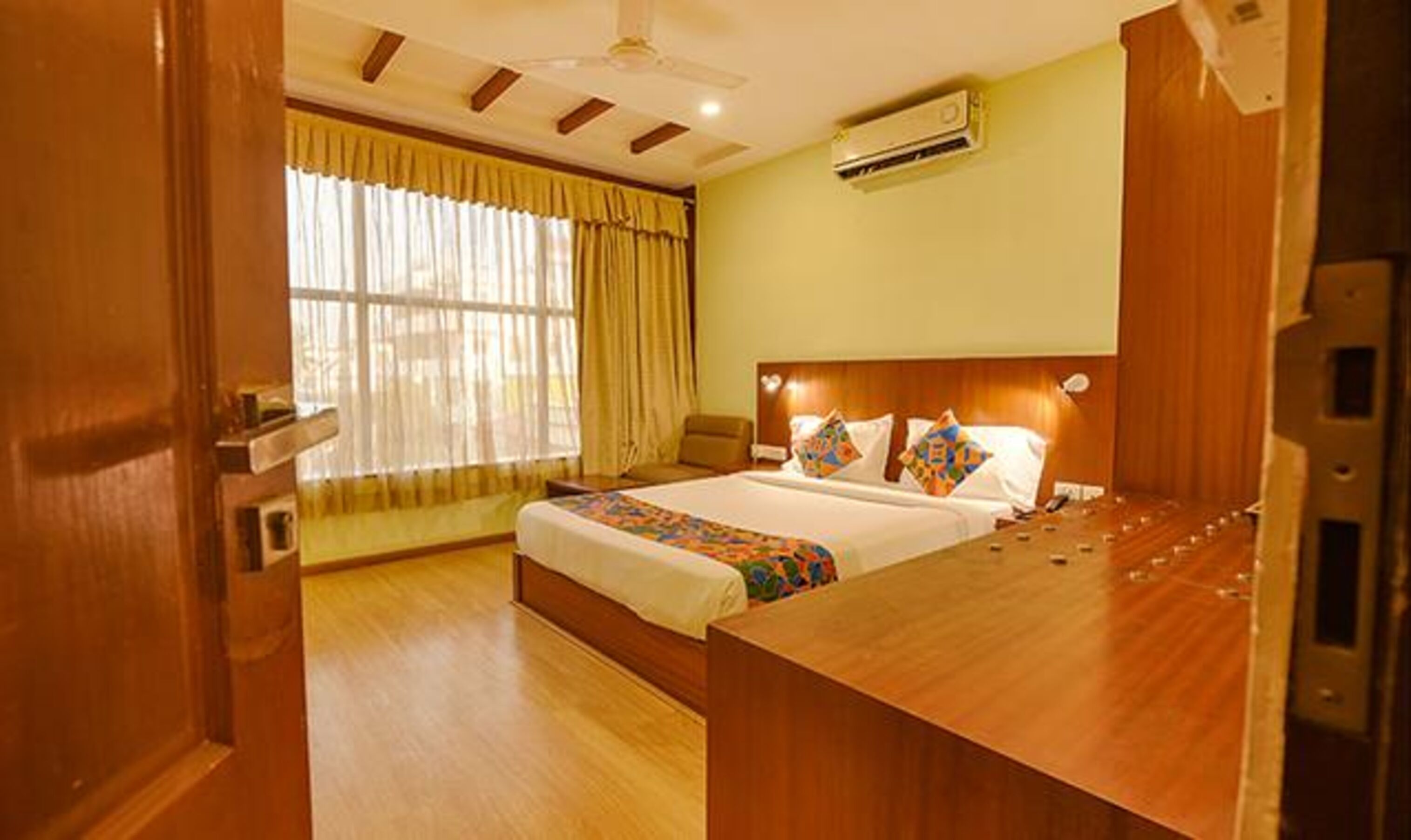 Jen & Jo Hotel By Fab