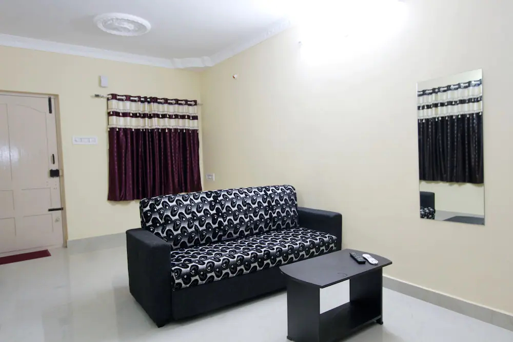 J J Palace By OYO Rooms