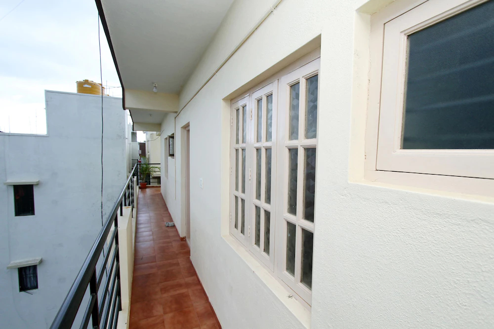 J J Palace By OYO Rooms