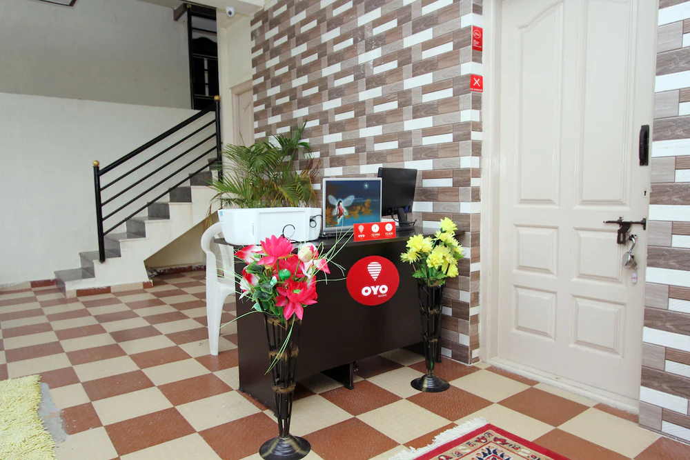 J J Palace By OYO Rooms
