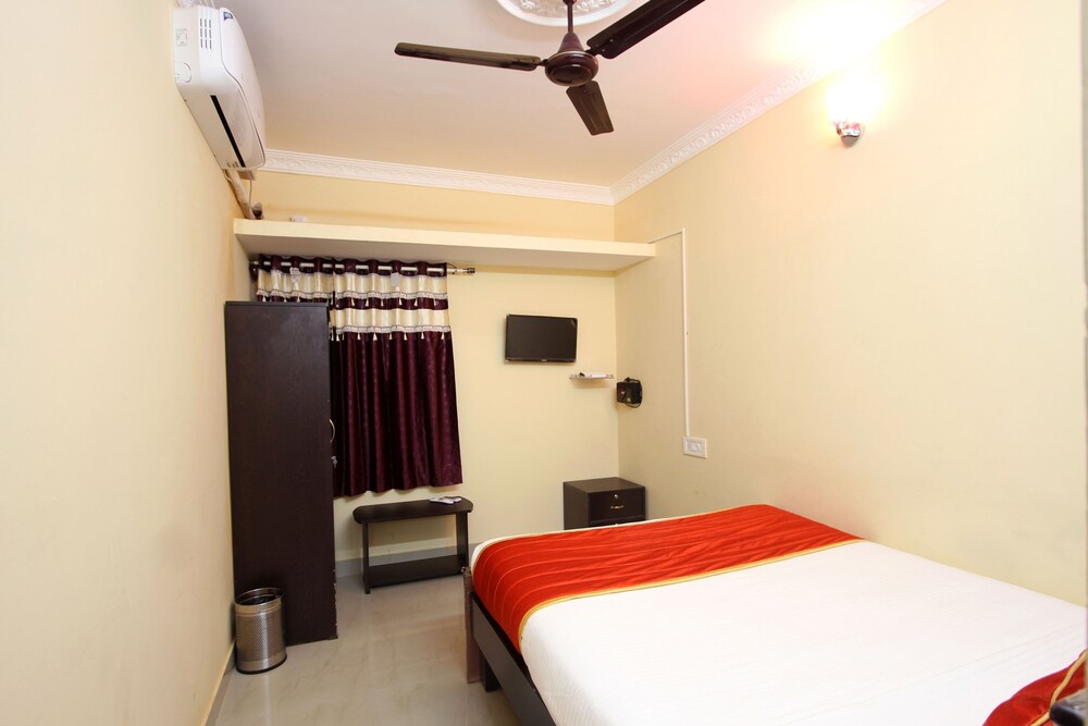 J J Palace By OYO Rooms