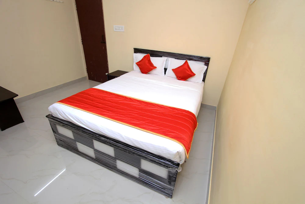 J J Palace By OYO Rooms