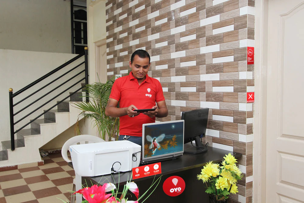 J J Palace By OYO Rooms