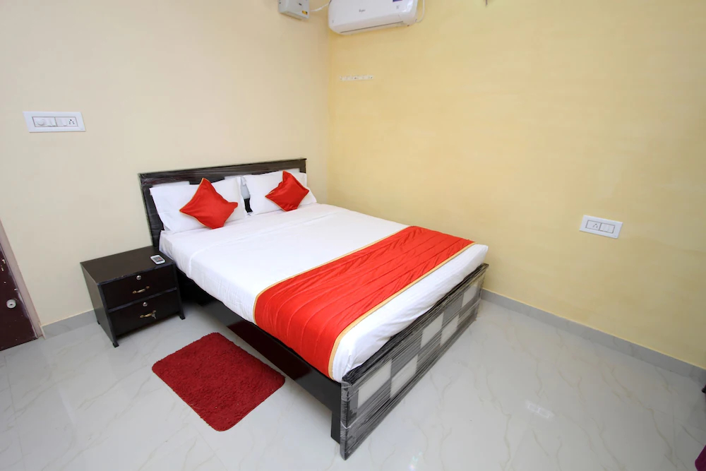 J J Palace By OYO Rooms