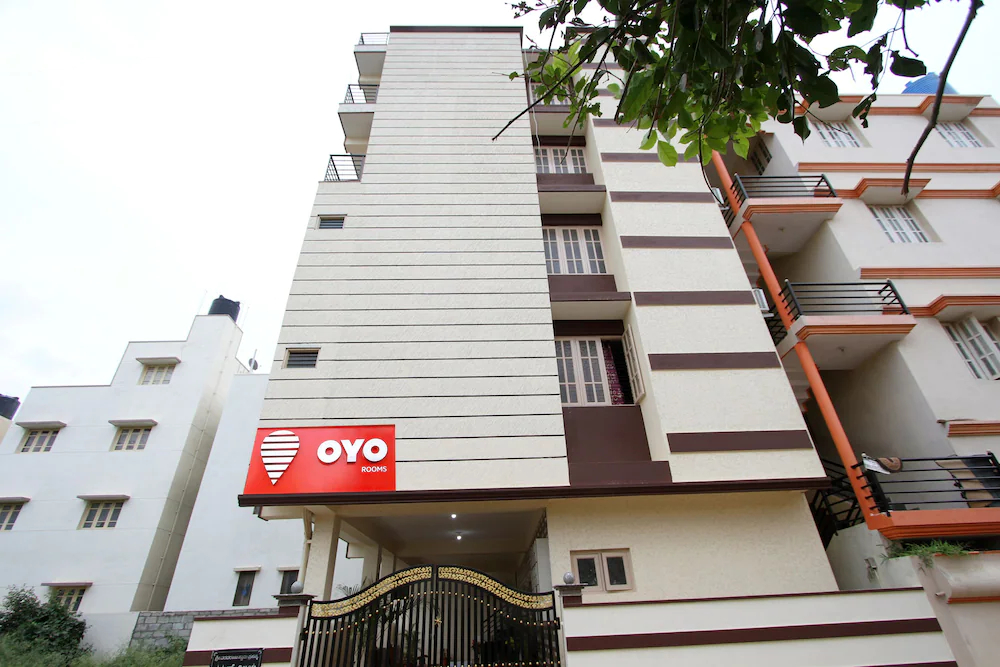 J J Palace By OYO Rooms