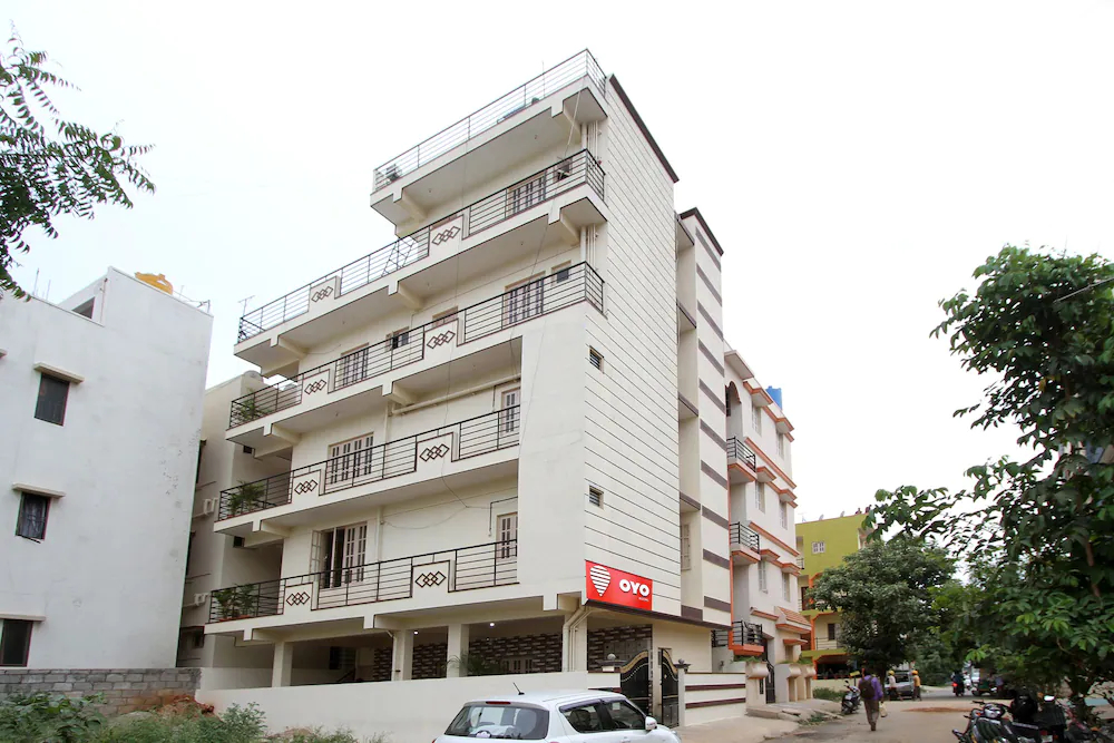 J J Palace By OYO Rooms