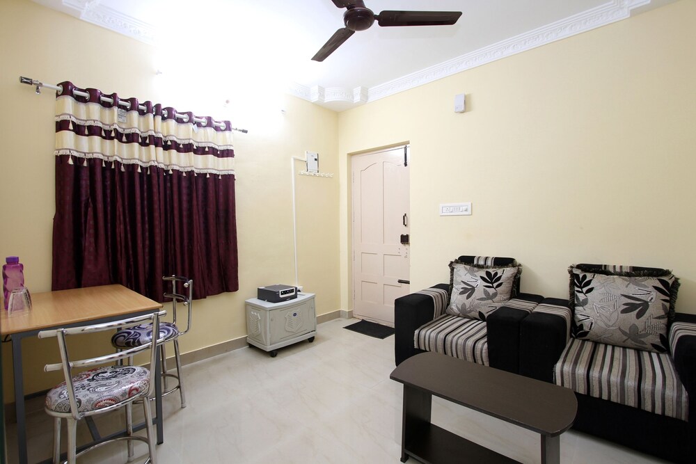 J J Palace By OYO Rooms
