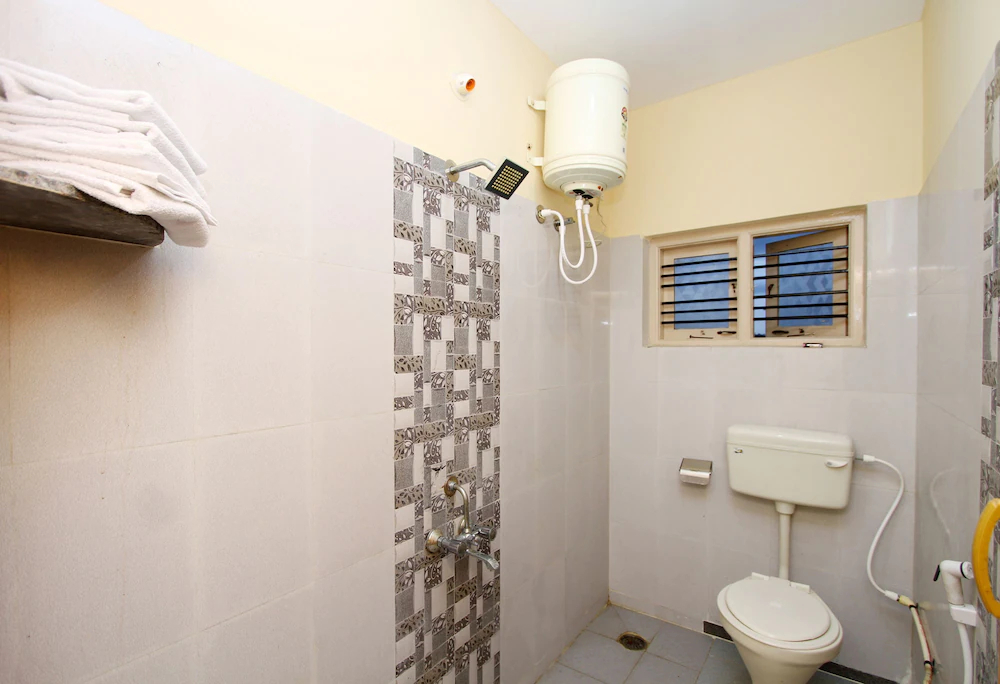 J J Palace By OYO Rooms