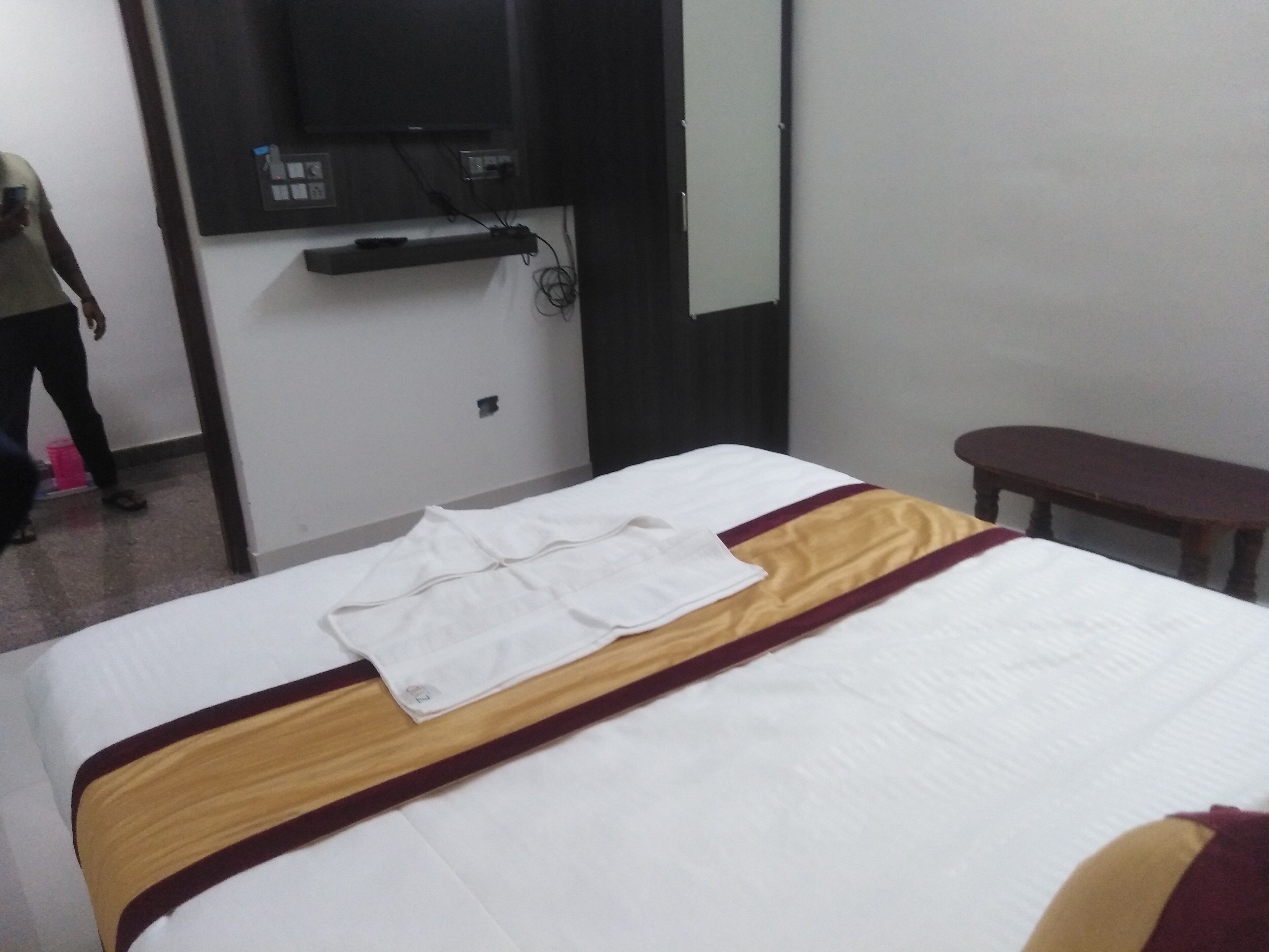 J K Inn Hotel by  Urban Express