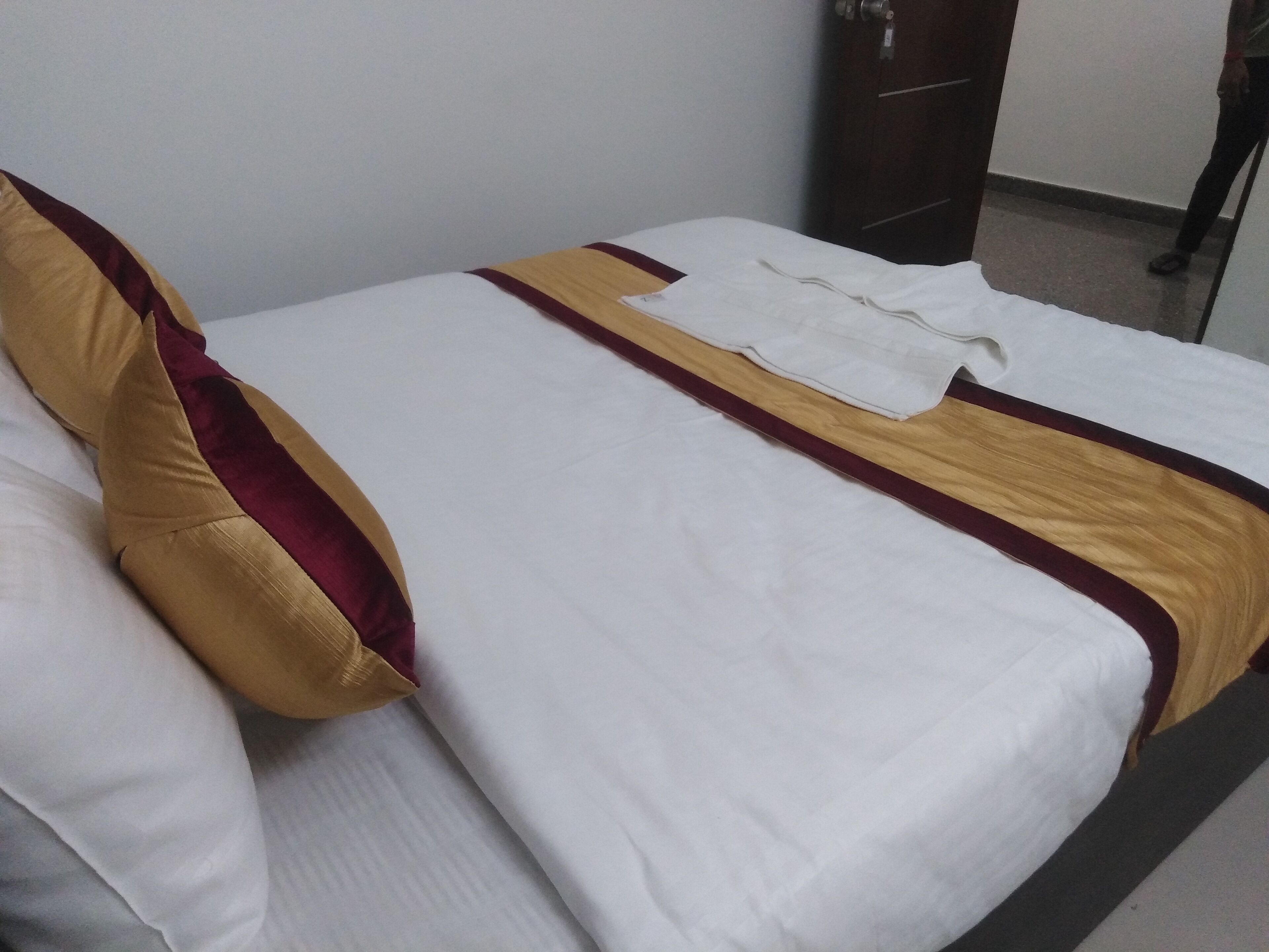 J K Inn Hotel by  Urban Express
