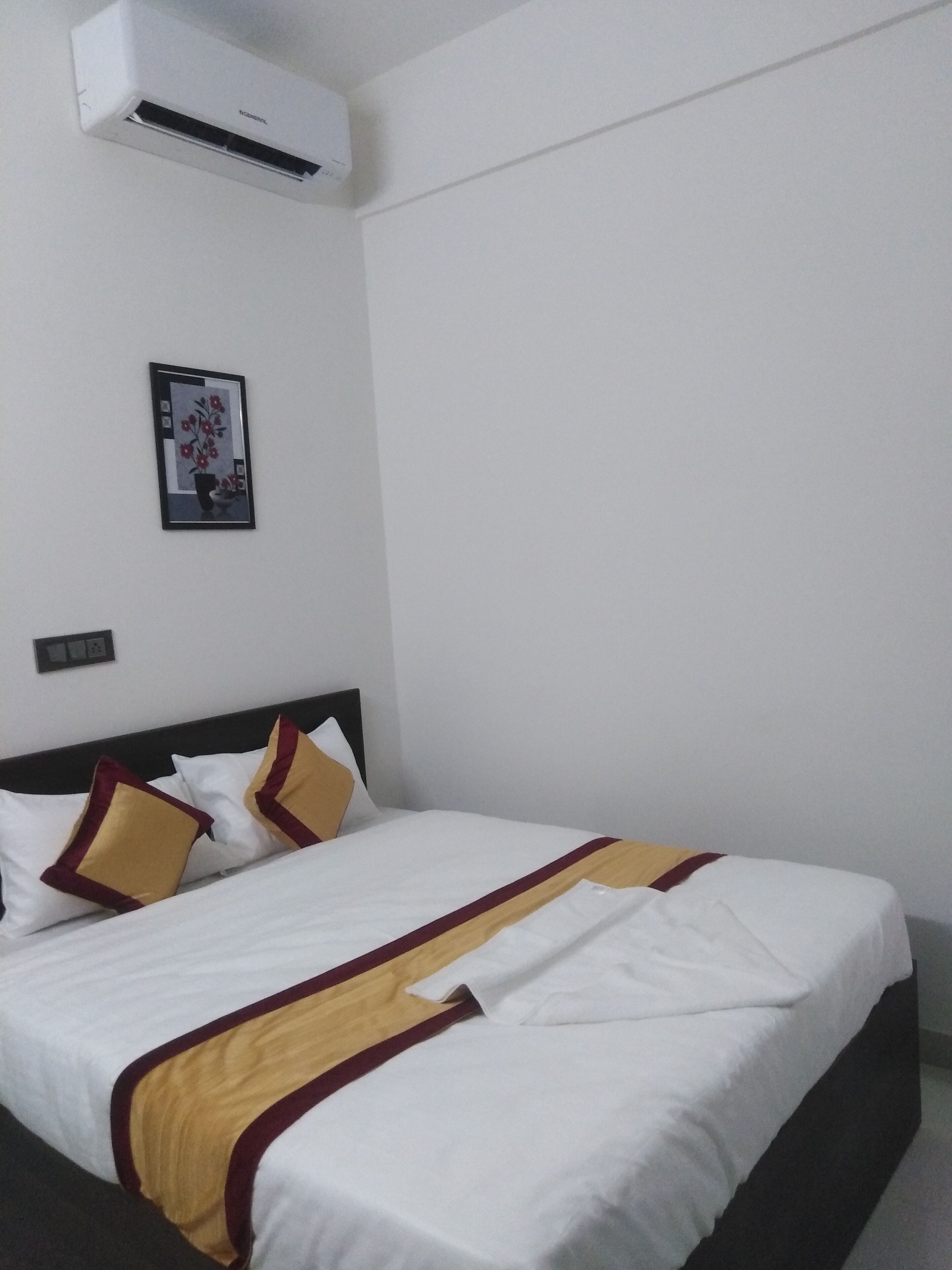 J K Inn Hotel by  Urban Express