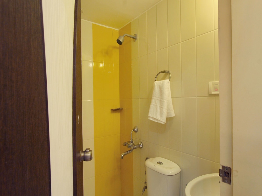 Lng Hospitality By OYO Rooms