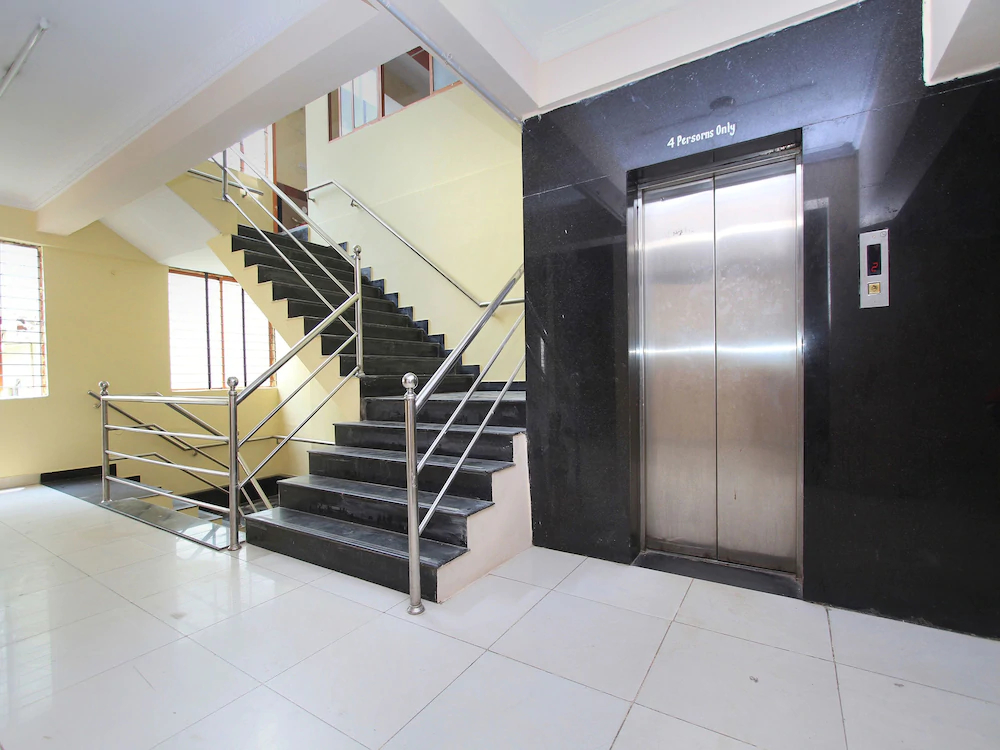 Majestic By OYO Rooms