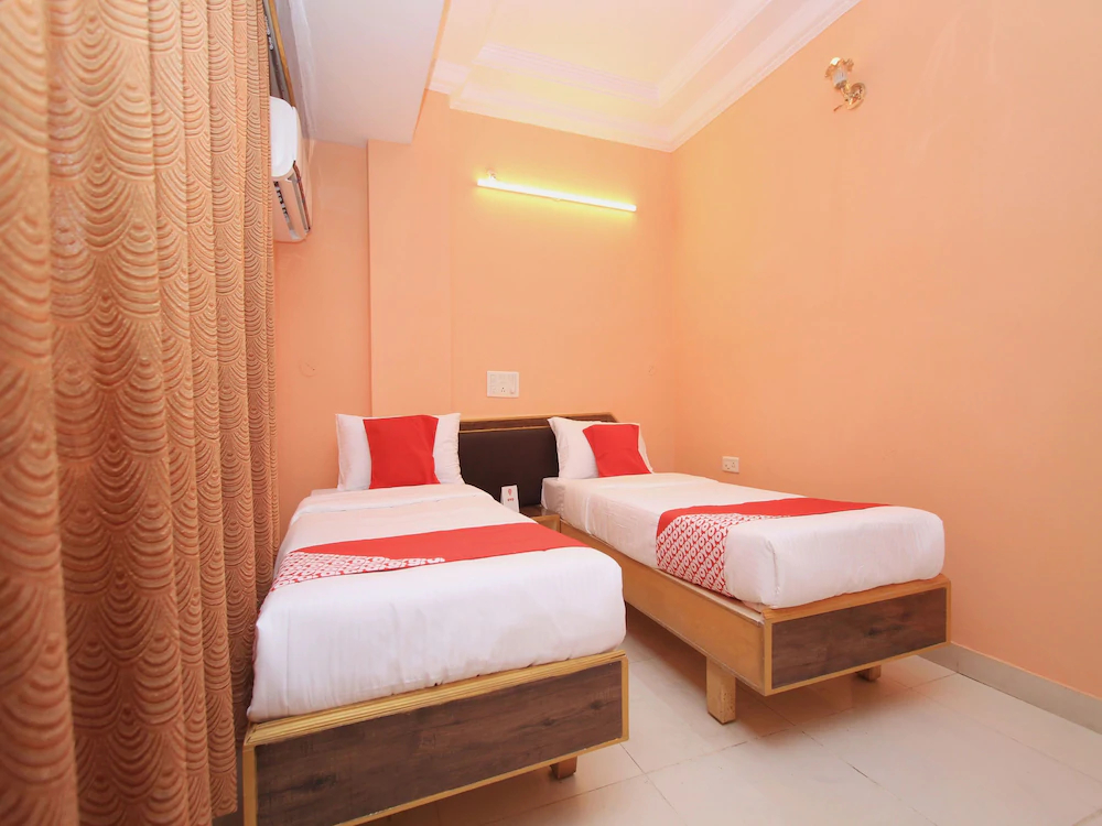 Majestic By OYO Rooms